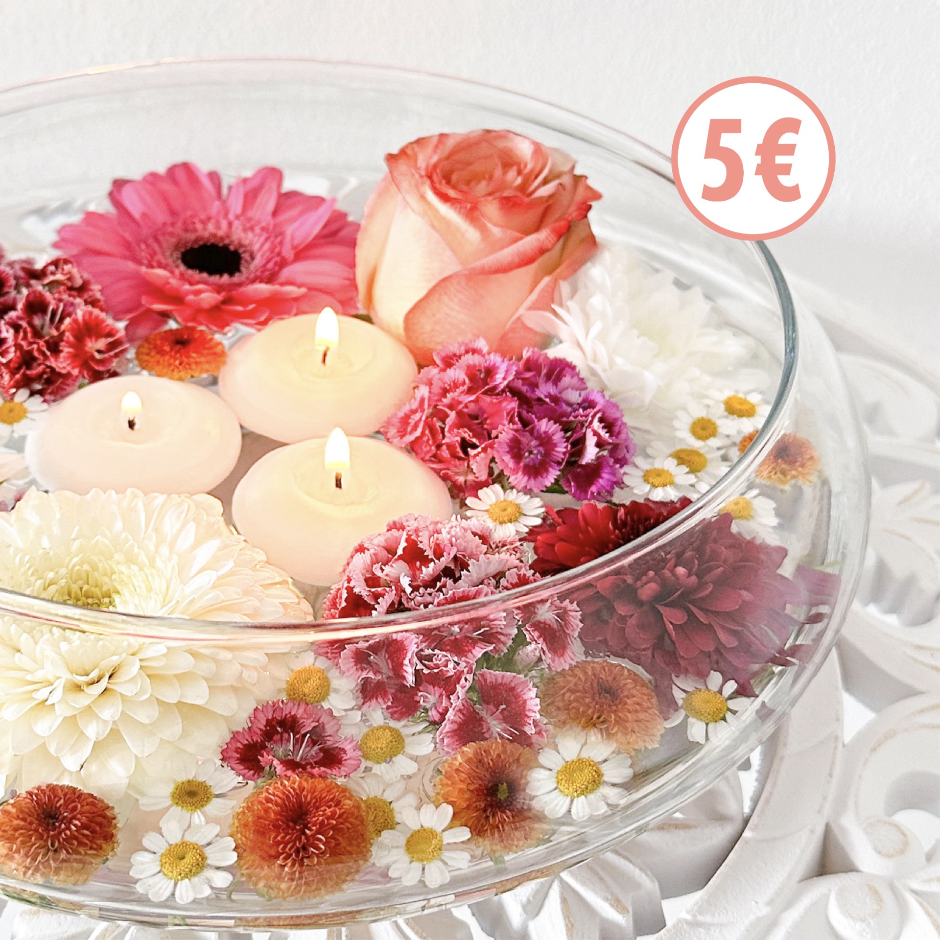 🕯️ Ein Hauch von Romantik im Kerzenschein 🕯️ Mit Schwimmkerzen zaubert Ihr eine romantische, schon fast magische Stimmung für zu Hause. Mit der passenden Glasschale könnt Ihr die Oase der Ruhe und En