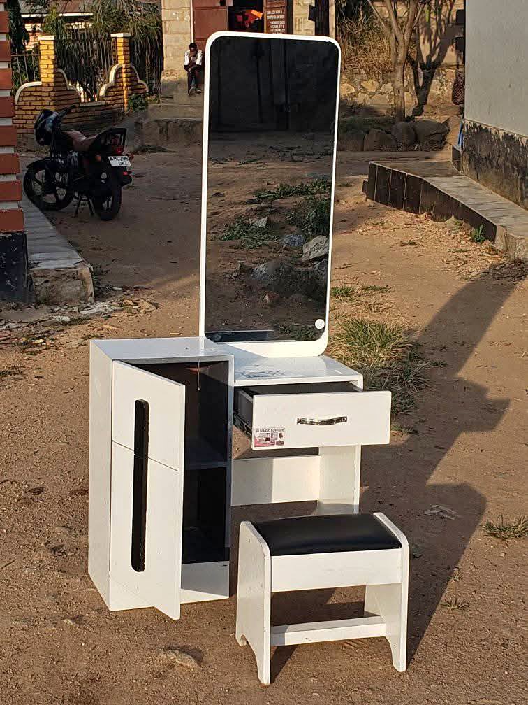 dressing mirror designs in ghana Vanity Mirrors for sale Obuasi Category-Type:ALL-IN-ONE Furnitures TRIANA | Feather Dress Model:Pleated Front