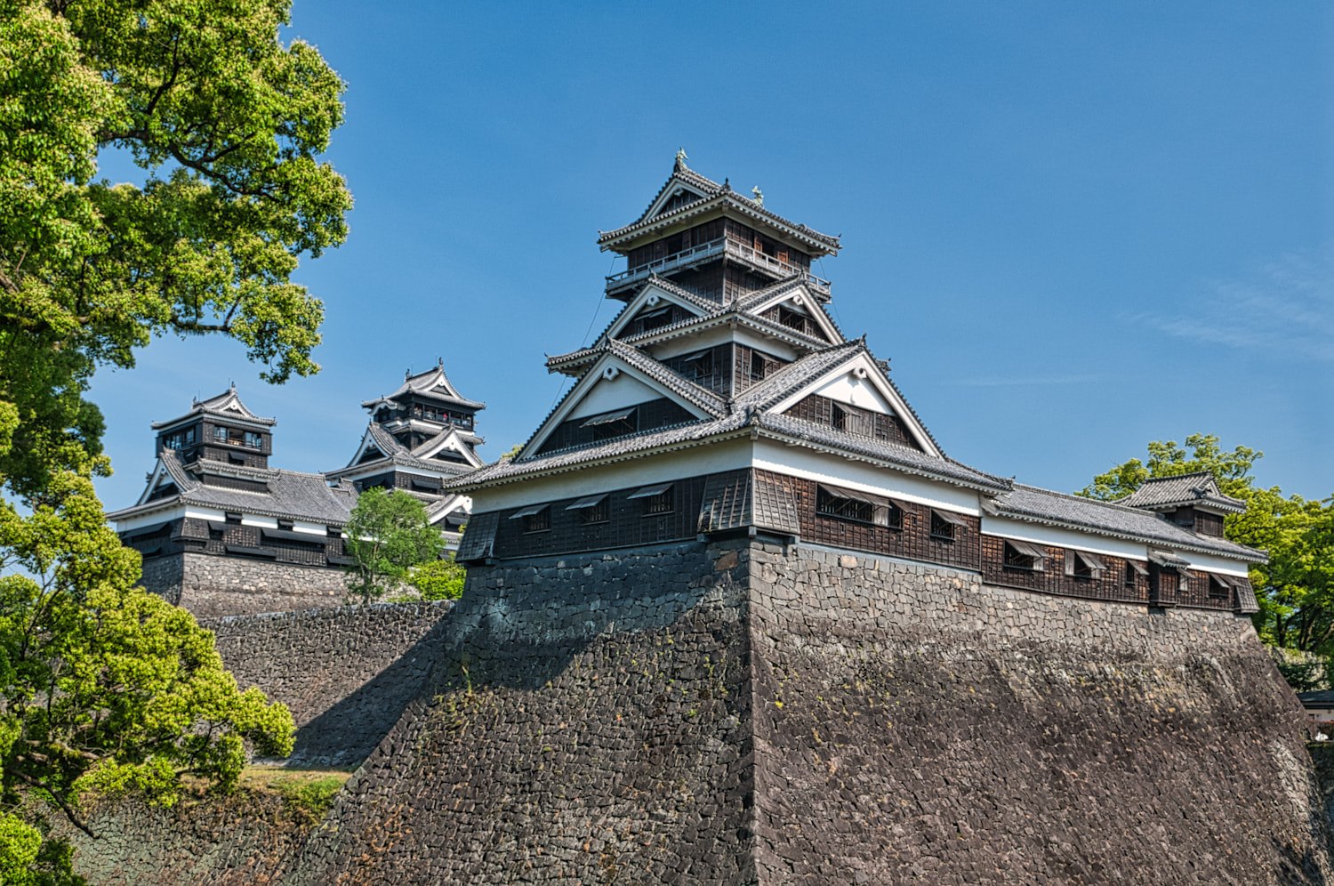旅日攻城誌 - 【熊本城 宇土櫓】 櫓的名字除了反映其功能，也有指其歷史淵源，例如多個城郭內豎立的伏見櫓，就正是從京都伏見城移築過去的櫓。在熊 ...