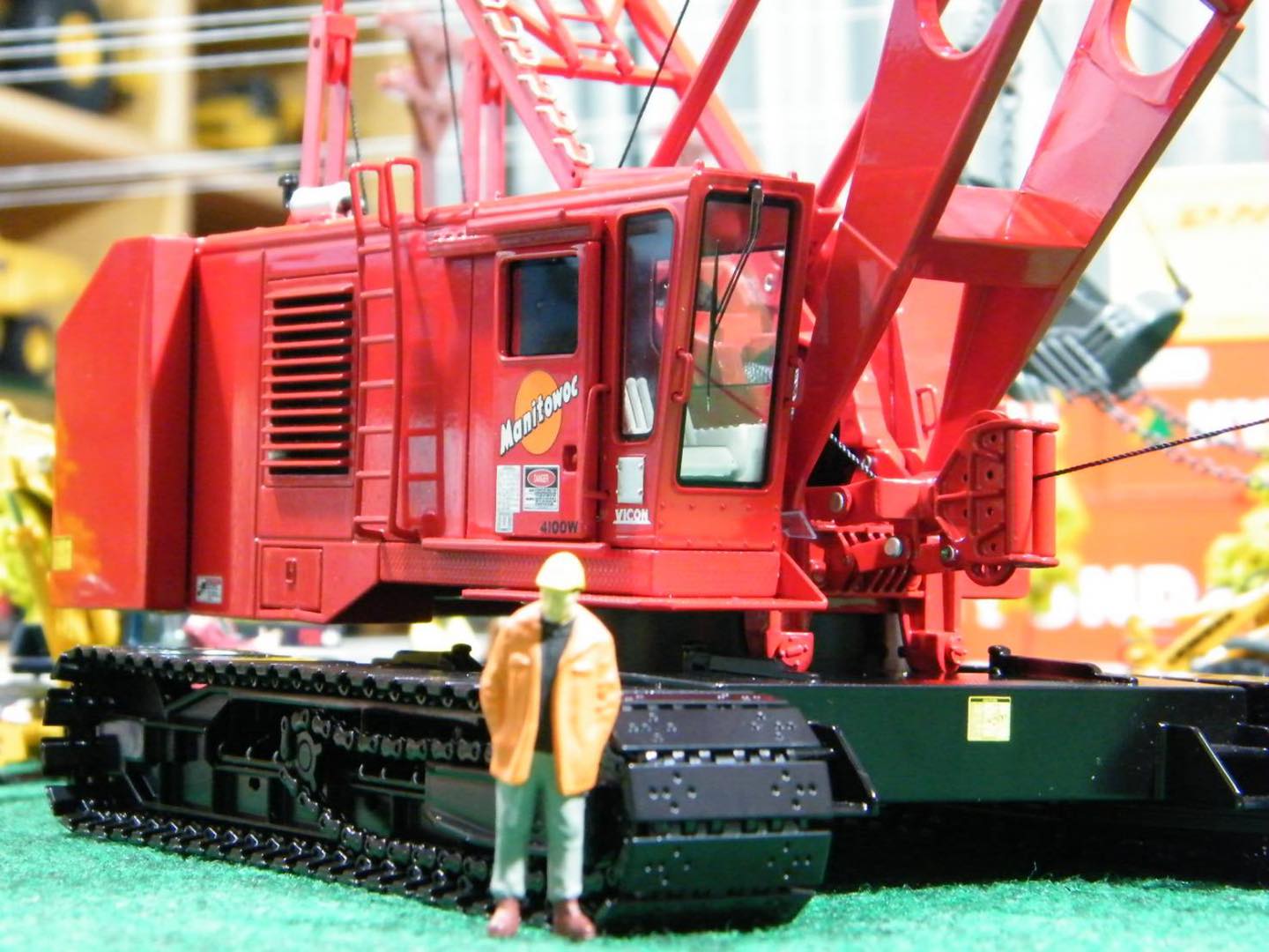 Manitowoc 4100 Crawler Crane 1:50 by TWH Collectibles