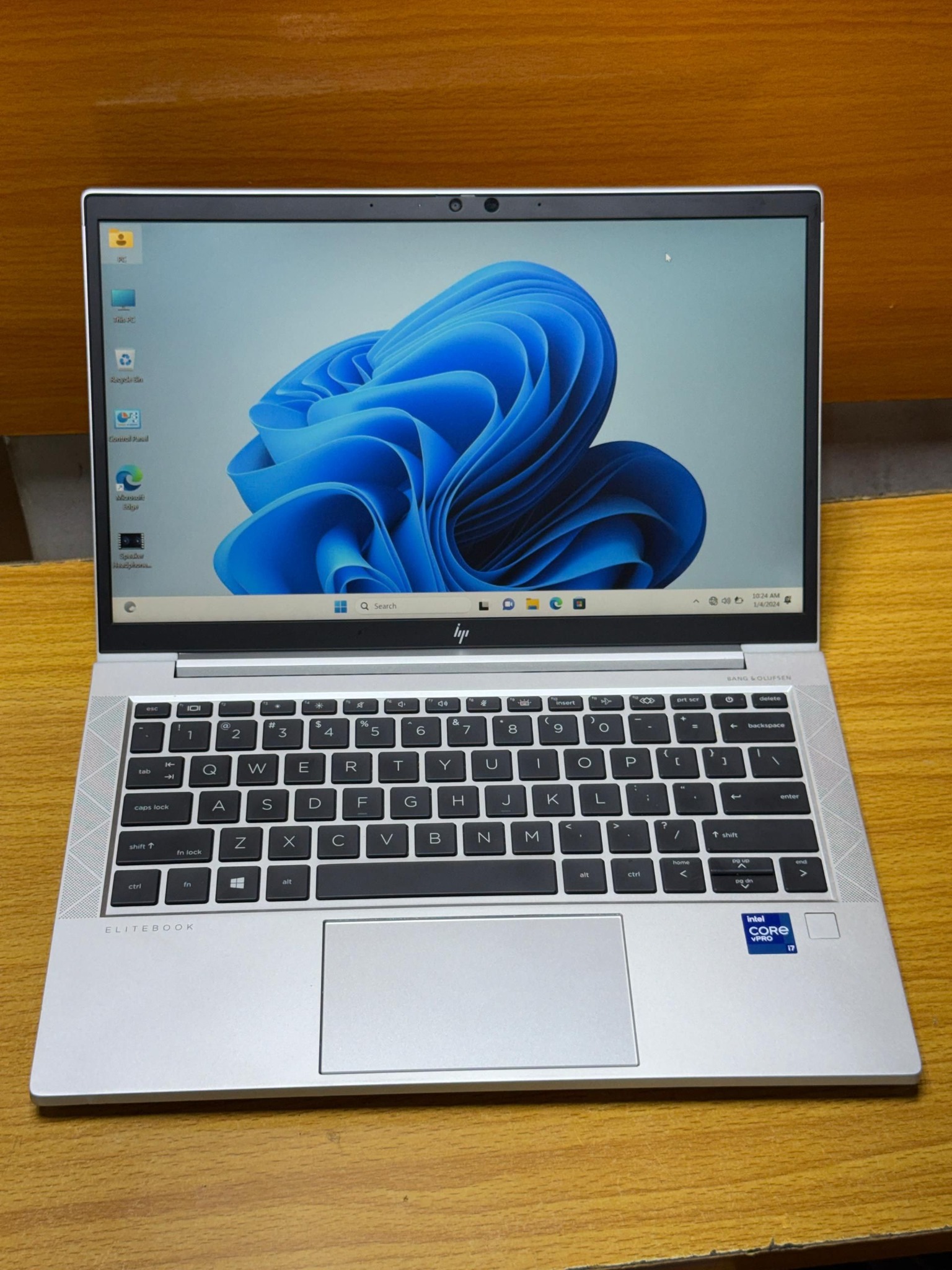 HP ELITEBOOK 830 G8 512gb SSD 16gb ram Core i7 11th. Gen 13inches