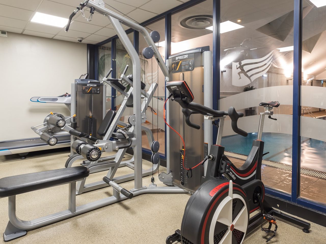 LivingWell... - LivingWell Health Club East Midlands Airport