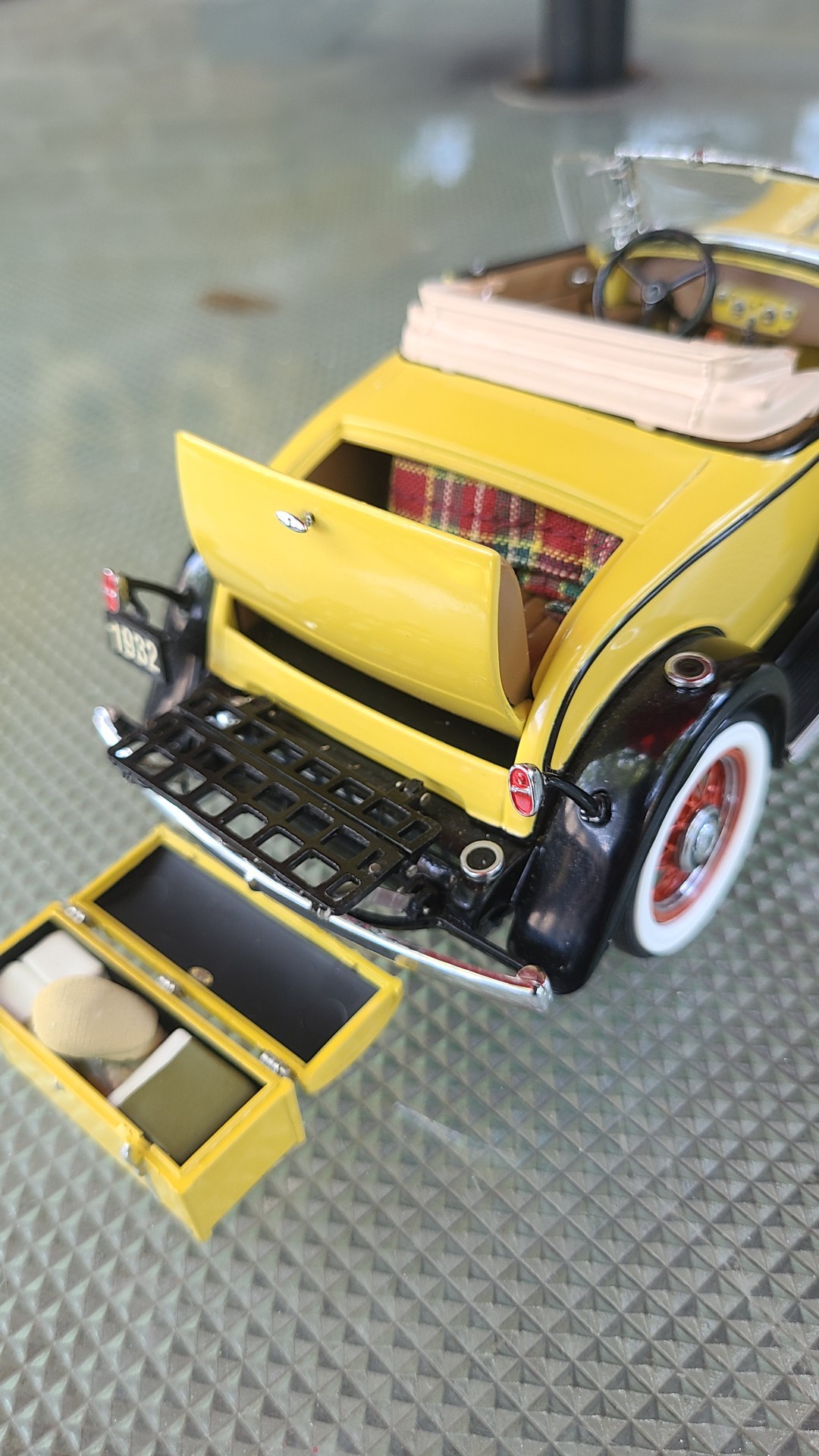 1932 Chevrolet Confederate roadster model by Franklin Mint