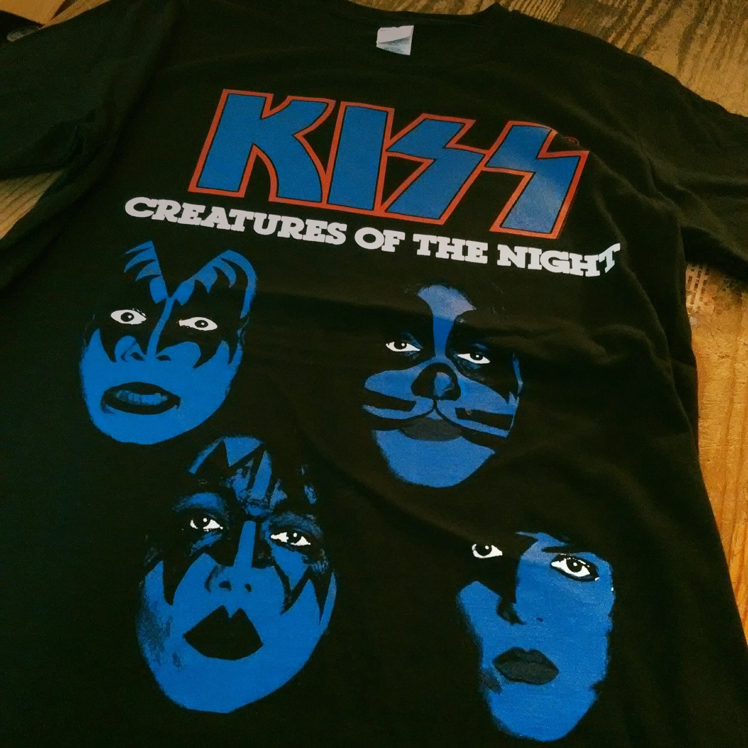 Treble - Chegaram novidades à loja! Kiss - Creatures of the Night T ...