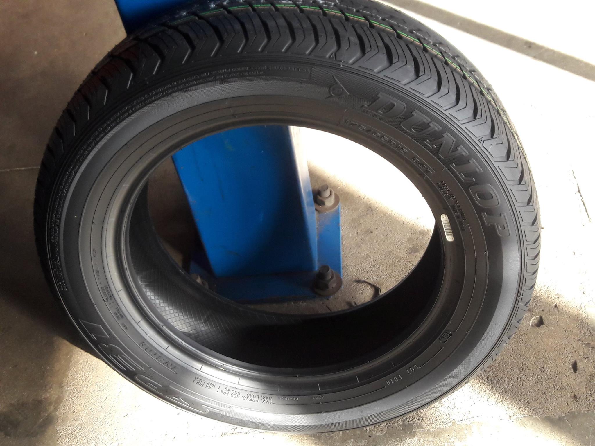 195R15 DUNLOP SP175 8PR TYRE (JAPAN)