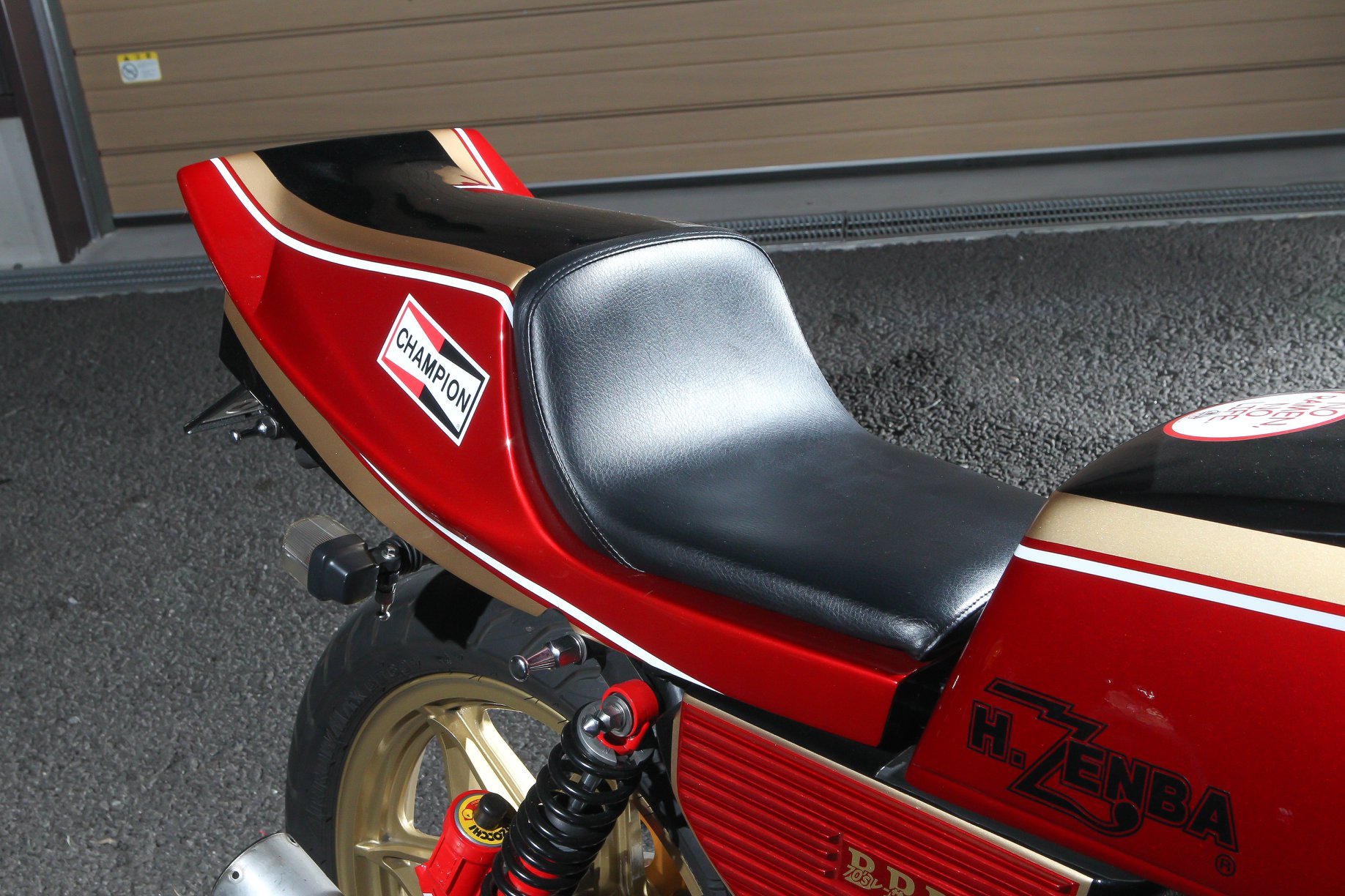 本日の1台はSUZUKI GS400 ヨシムラの元になったRG500レーサーを再現