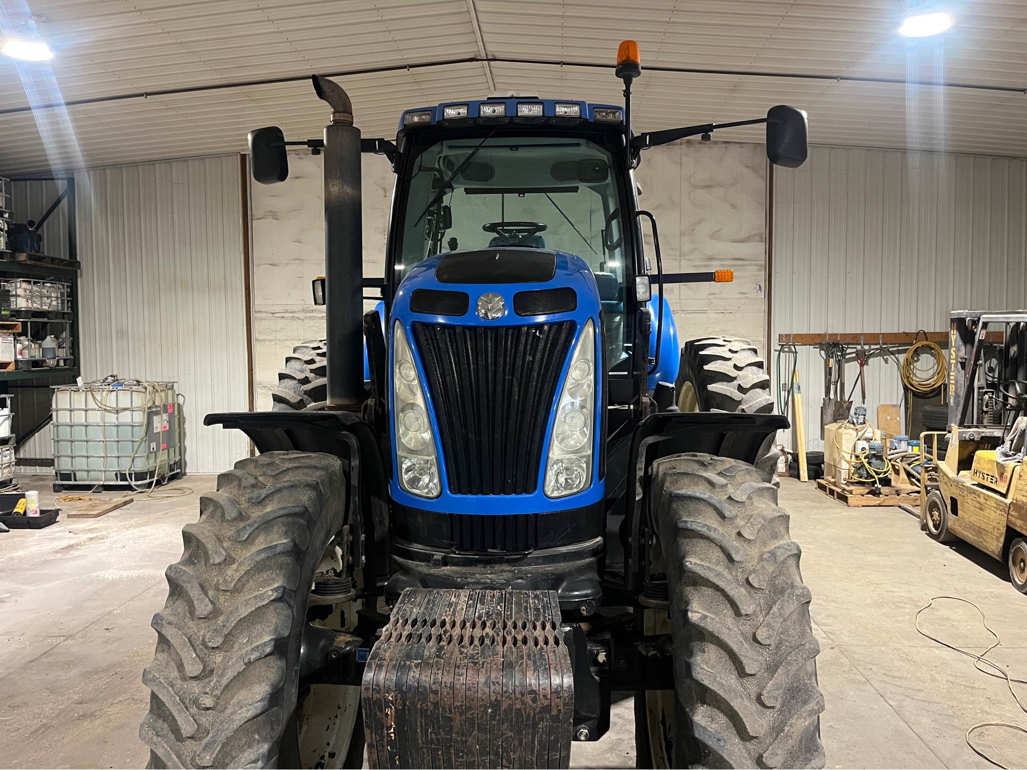 New Holland T8020 Mfwd tractor and LB92 loader - Toy Construction ...