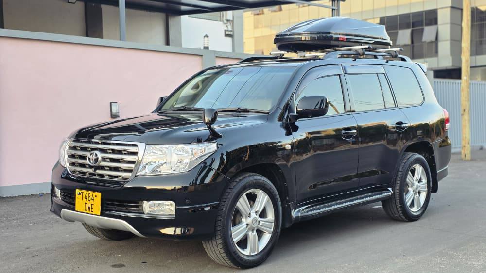 Bei ya kuuza 1.ford everest nyeupe mwaka 2019 engine 2.2 manual