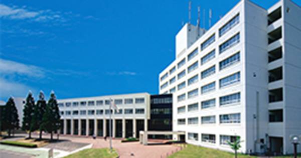 ノースアジア大学 North Asia University 全国1位を獲得 大学学部別 地域別実就職率ランキング Aera Mook 就職 力で選ぶ大学2019 朝日新聞出版 において 学部別実就職率ランキング が発表され ノースアジア大学は 全国の国公私立大学555校の中で 経済学部