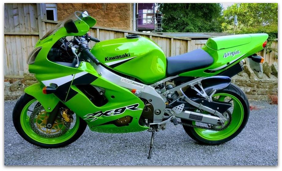 Another underrated classic. 1994 ZX-9R. Who else has one? This old