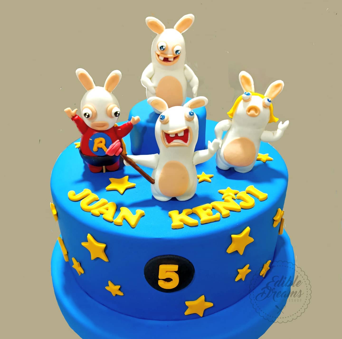 Rabbids Invasion Cake PETER Rabbit Cake Topper #fondanttutorial