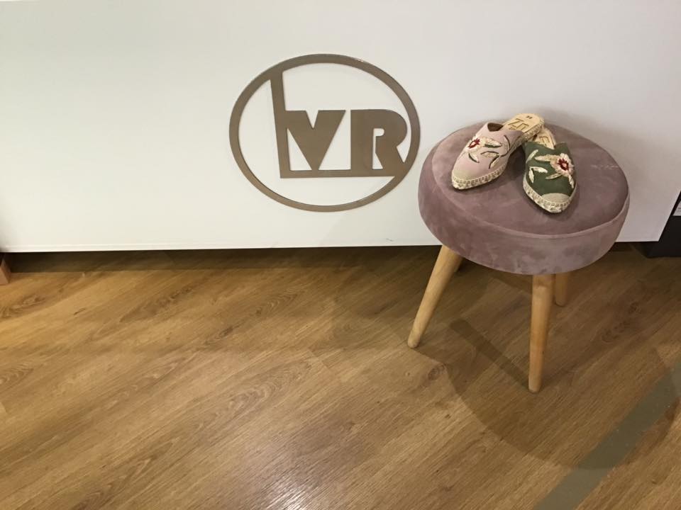 Estas mules son una edición... - VR Calzados y Complementos