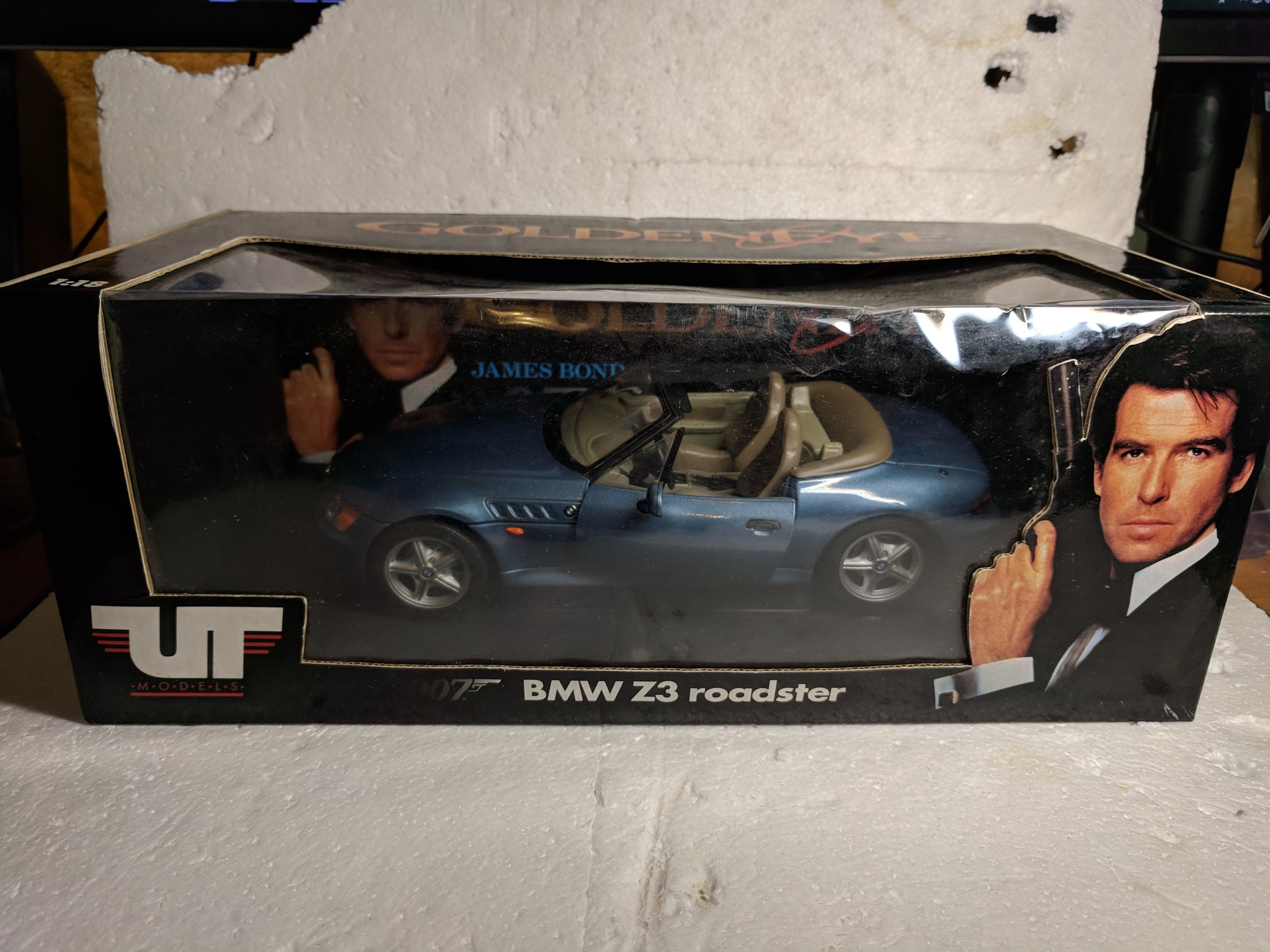 Kyosho 1/12 BMW Z8 details and differences between dealership and 