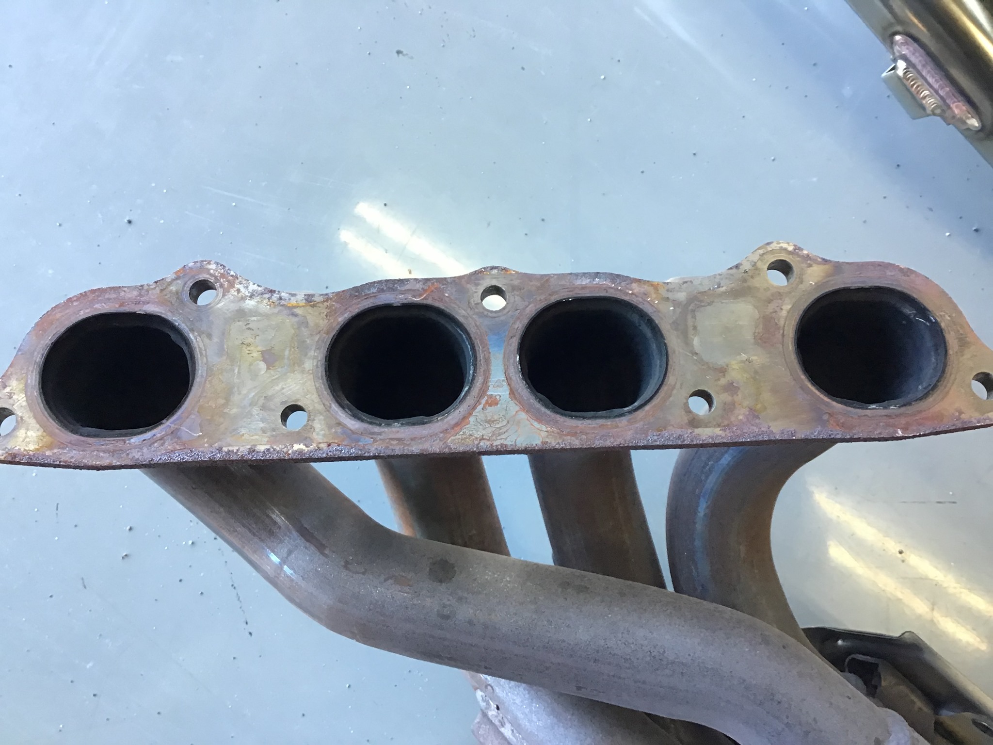 今日はS2000のエキマニ交換です。 純正でもステンレスエキマニでいい形 