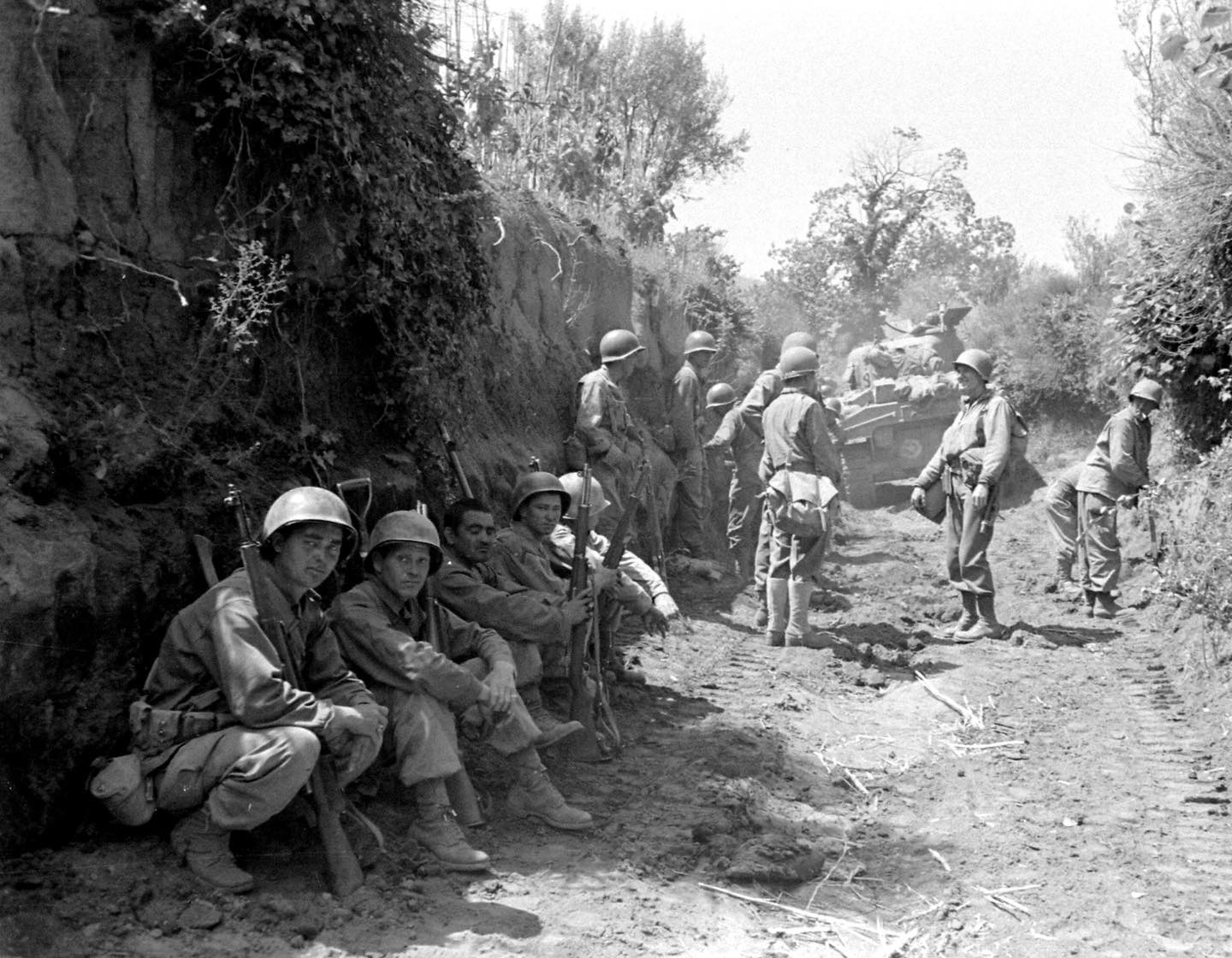 その他 HAUTE _ ITALY 00s ARCHIVE_ US Soldiers take a break in the Lazio region of Italy - 1944 LIFE