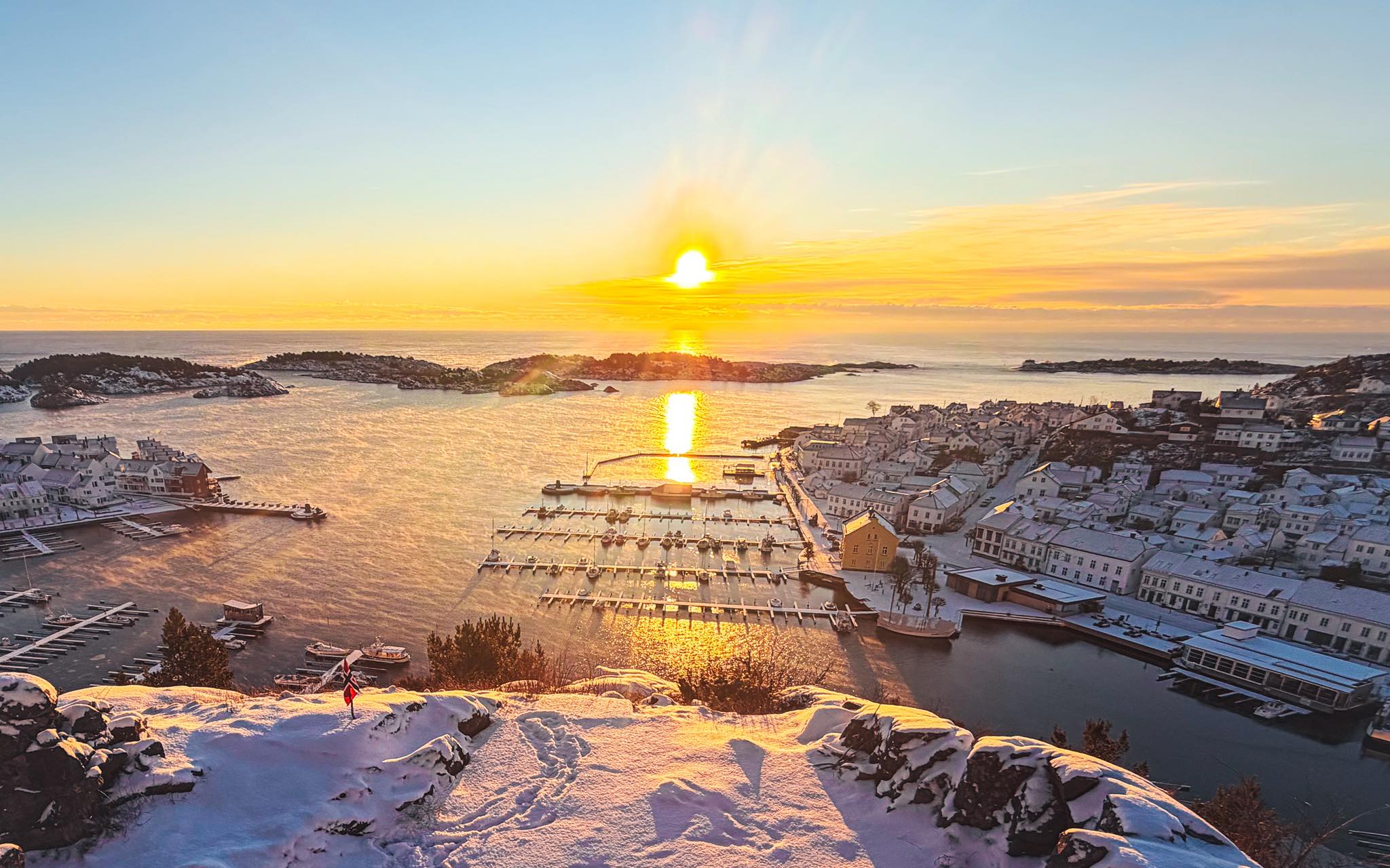 Gamle - «Varuna» «Varuna» ble bygd ved Holmen Verft, Risør i 1857 ...