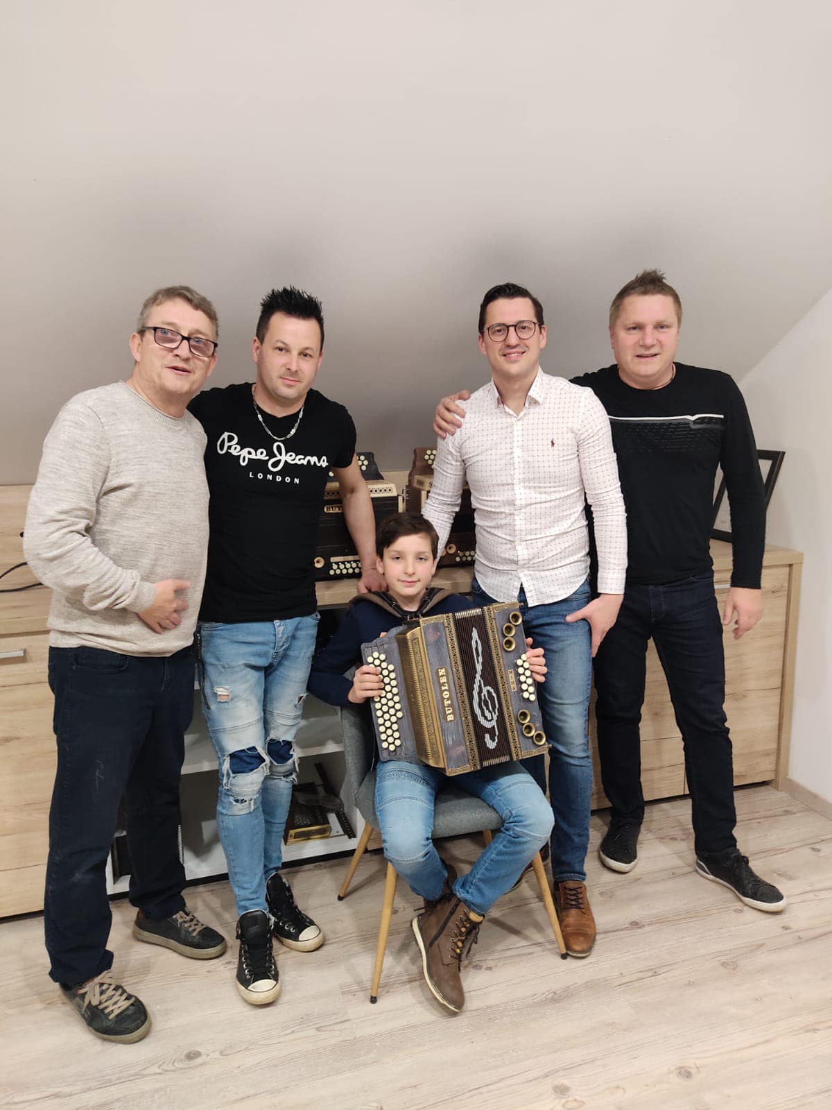 Robi Butolen , Marjan Herceg, Nino... - Harmonike Butolen | Facebook