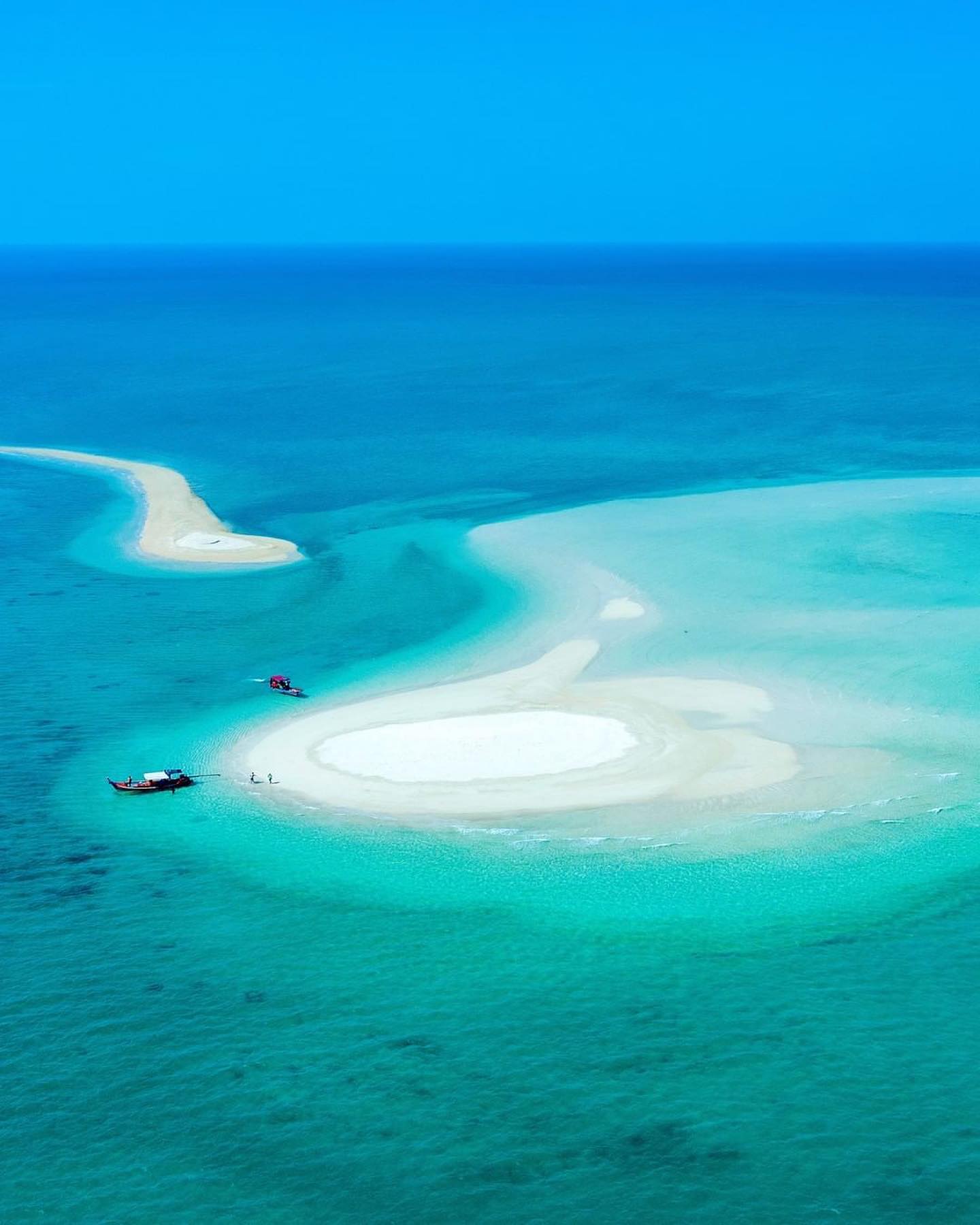 to-escape-and-sit-quietly-on-the-beach-lost-in-thailand-facebook
