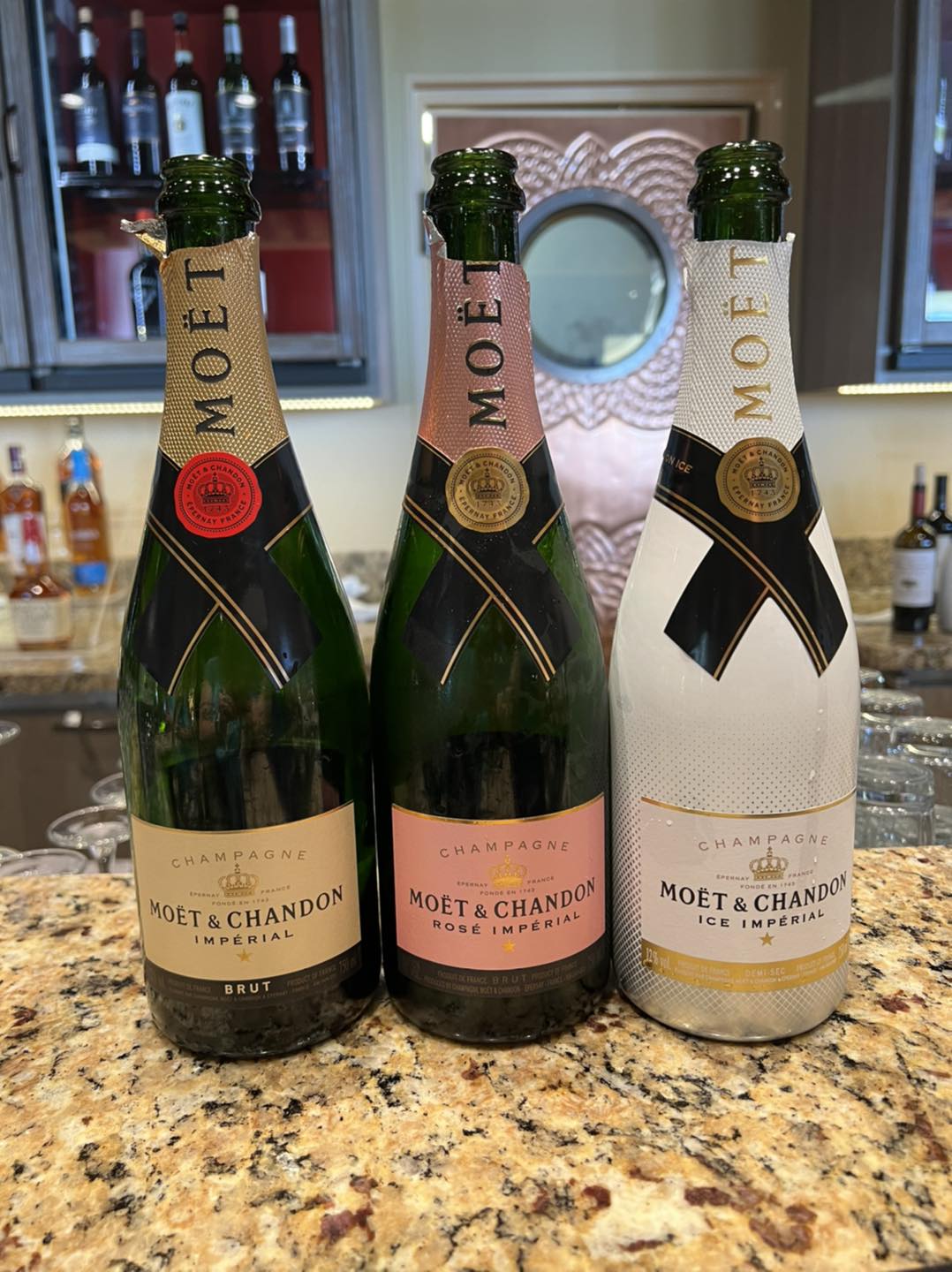 【MONET et CHANDON a Epernay】シャンパーニュ With Anthony as I'm displaying that amazing bottle of Moët et