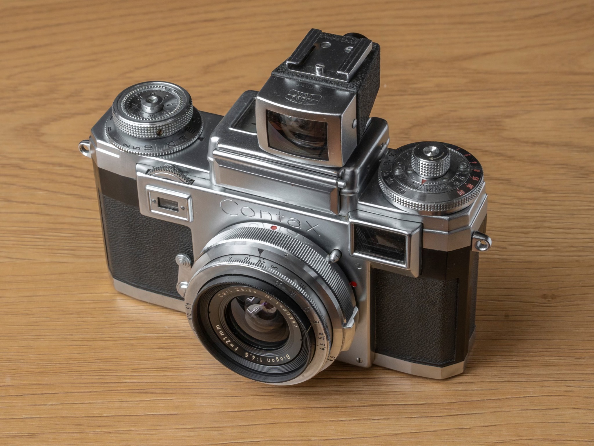 Contax IIa with Zeiss Biogon 21mm lens