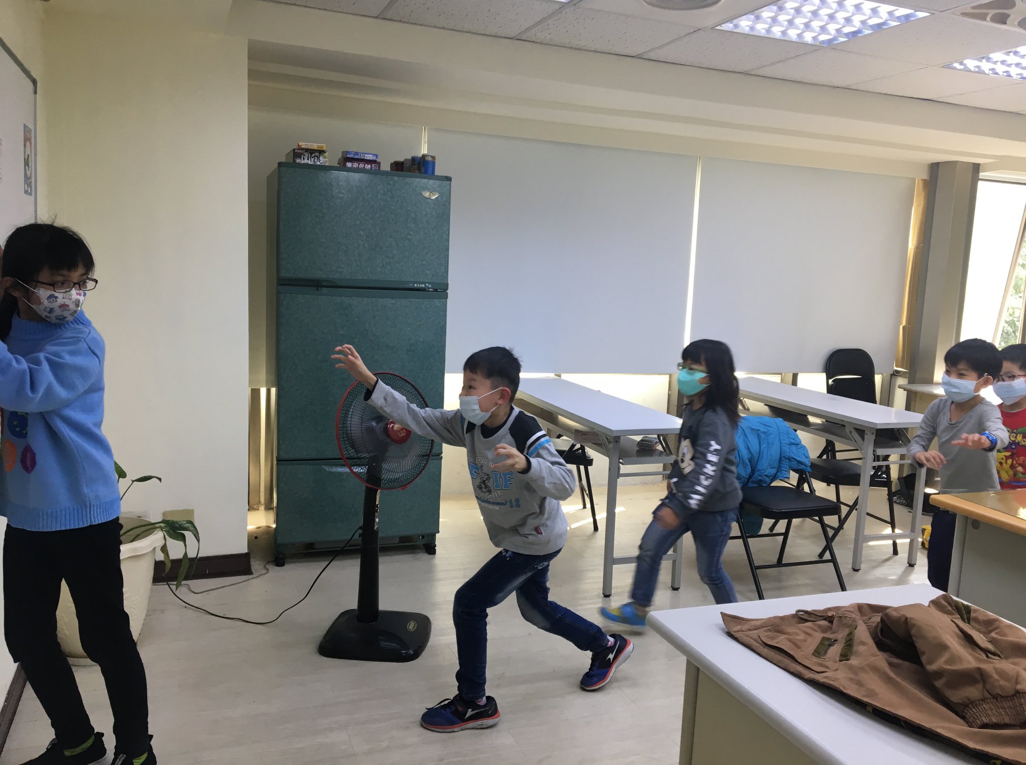 臺中市扶弱 - 明天就要開學囉，除了檢查孩子們寒假作業、調整飲食作息外，另外更透過遊戲，讓孩子們快速收心、回歸專注狀態... | Facebook