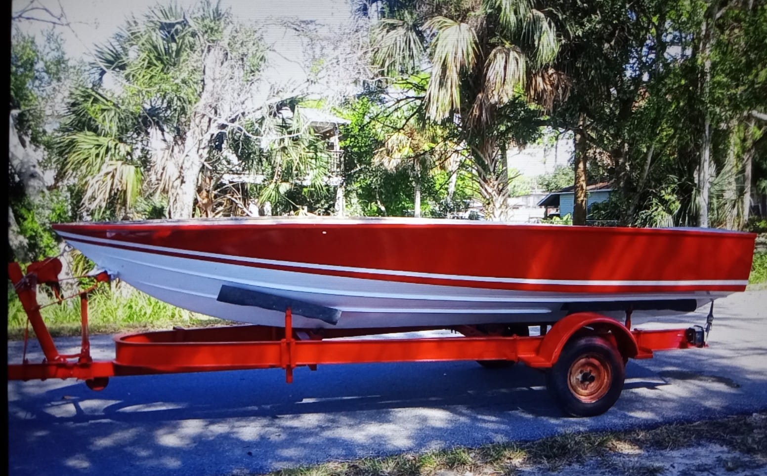 Classic Sweet 16 Donzi boat restoration with Awlgrip paint