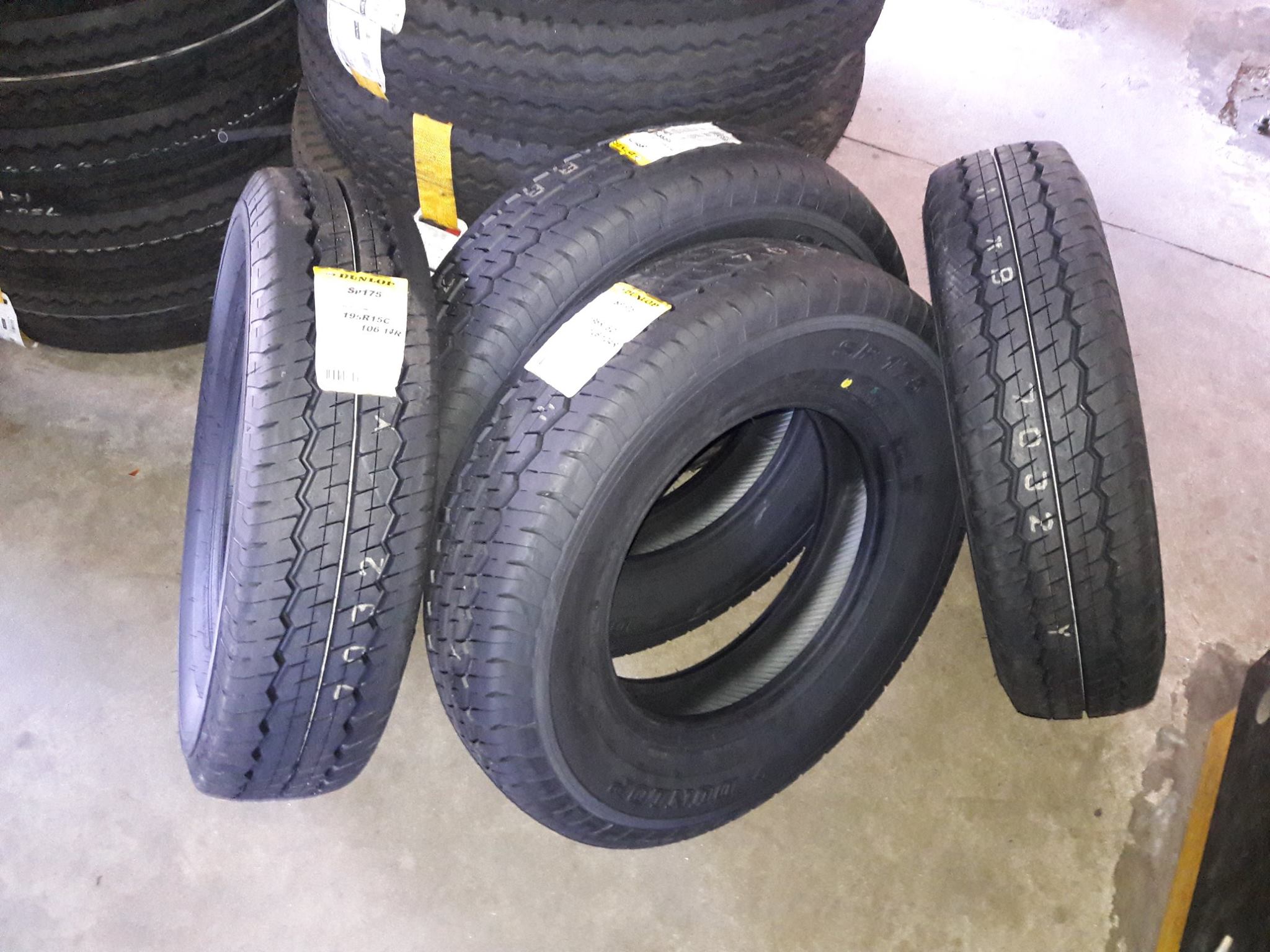 195R15 DUNLOP SP175 8PR TYRE (JAPAN)