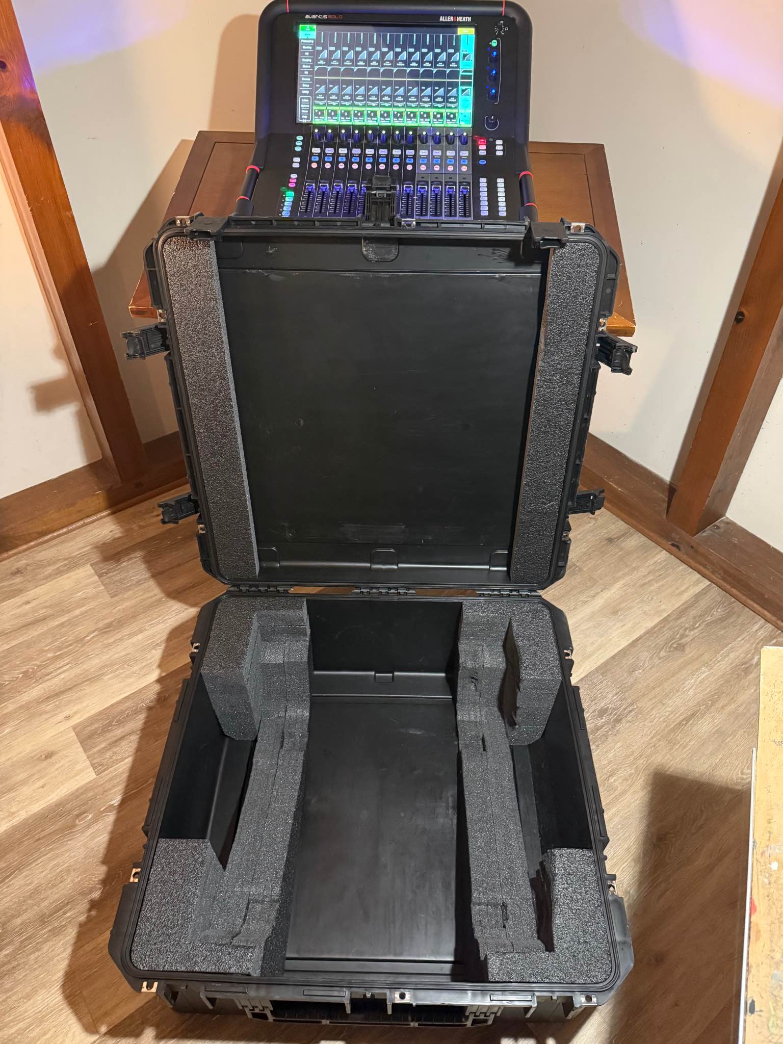 Allen & Heath Avantis Solo w Fly case and Dpack Plugin Bundle - Pro ...