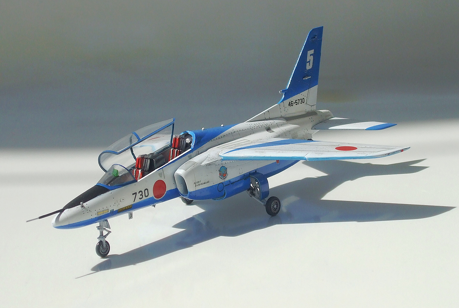 Collection Miniature Kit Modèle Avion Oeuf Hasegawa T-4 Blue Impulse