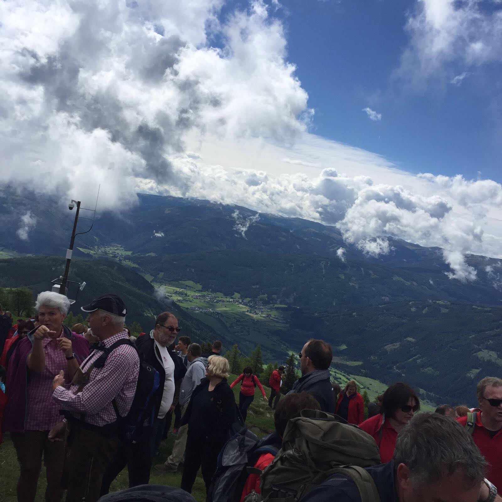 Montekatsch - INS LAND AUSSI SCHAUEN RITSCH RATSCH...