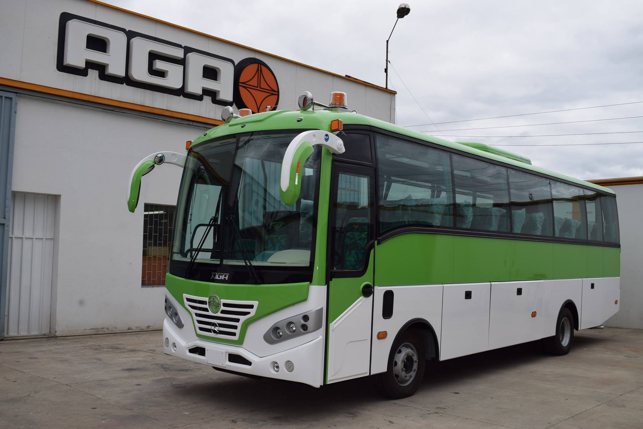 nuevo-saliendo-de-l-nea-de-aga-autobuses-y-autocares