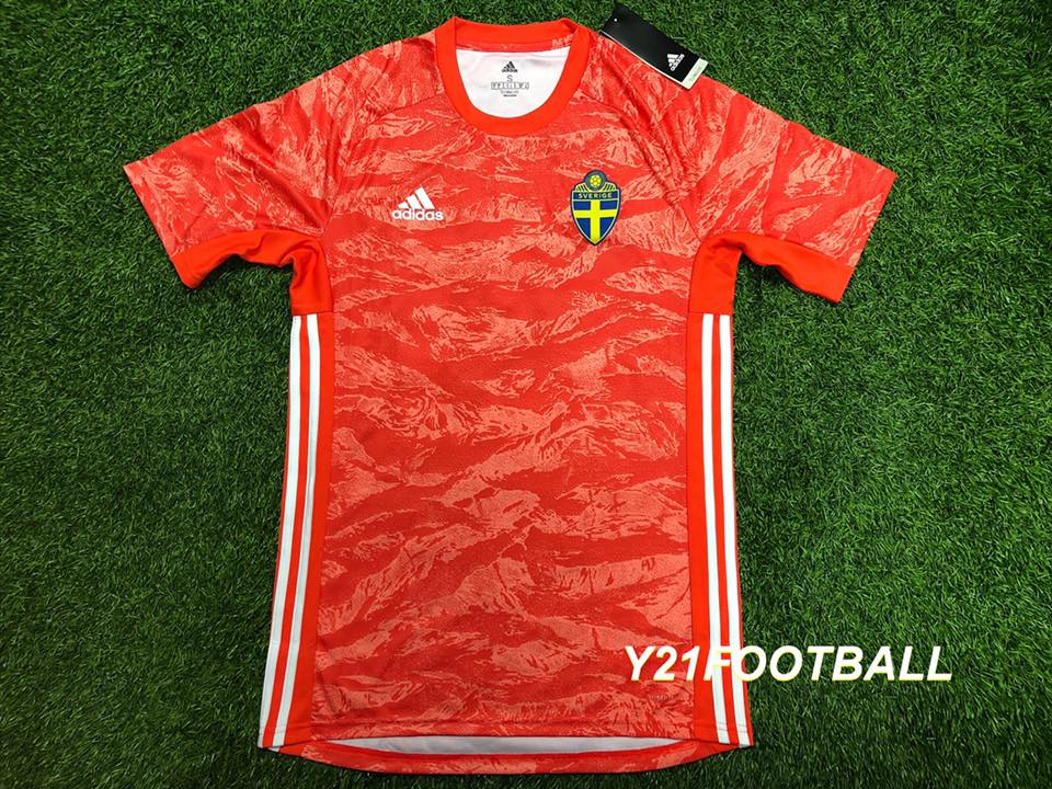 今年與女子隊主場同時推出的還有龍門球衣，是adidas... - Y21 Football網上足球專門店 | Facebook