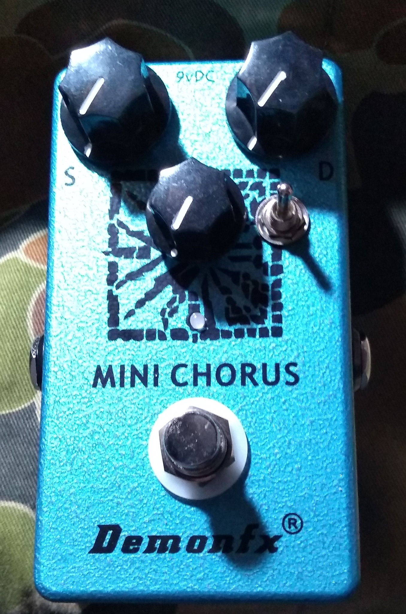 Demonfx Mini Chorus pedal review and comparison to Analogman and