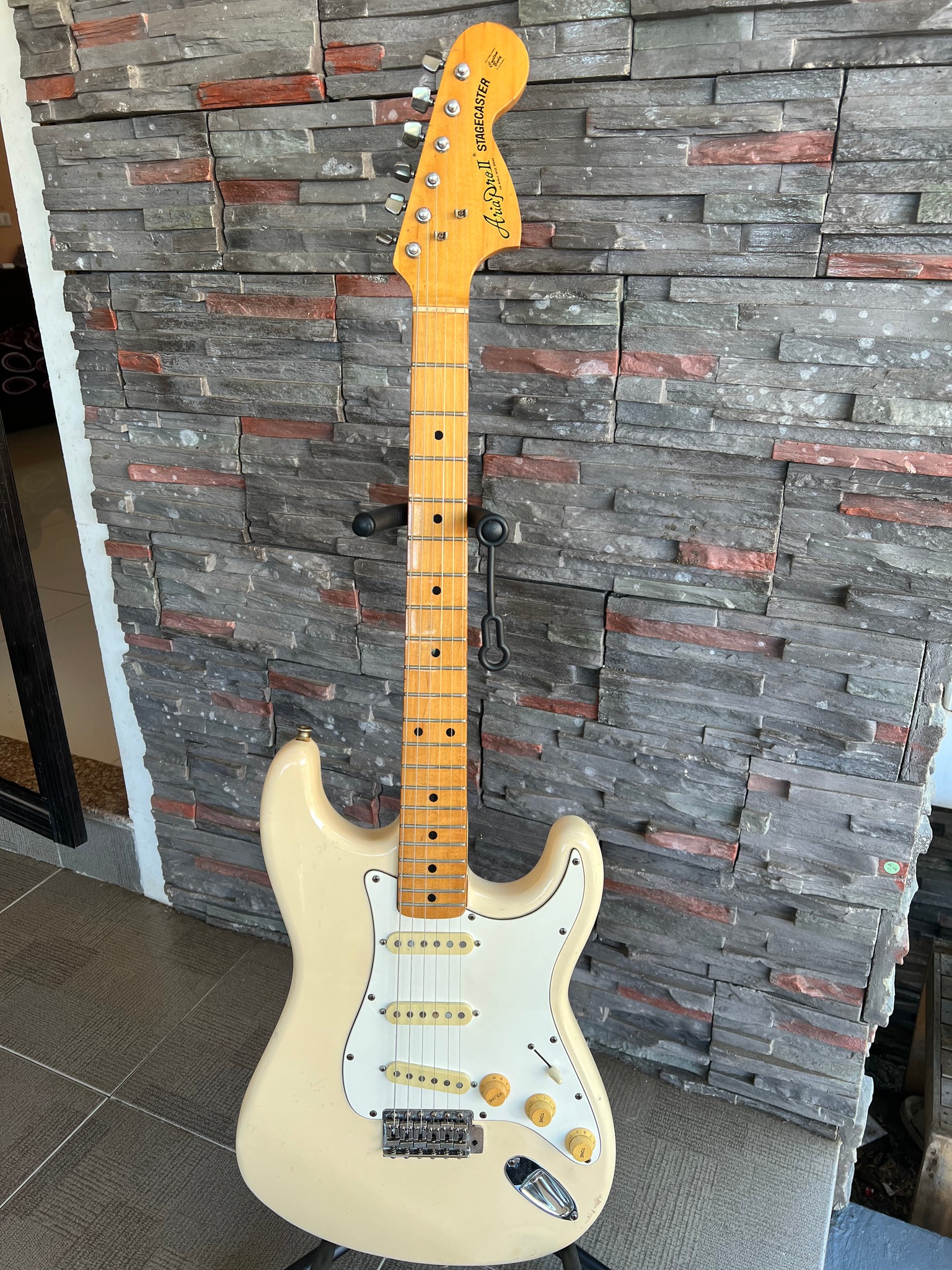 Preloved used ARIA PRO II Magna series High end Wilkinsons bridge