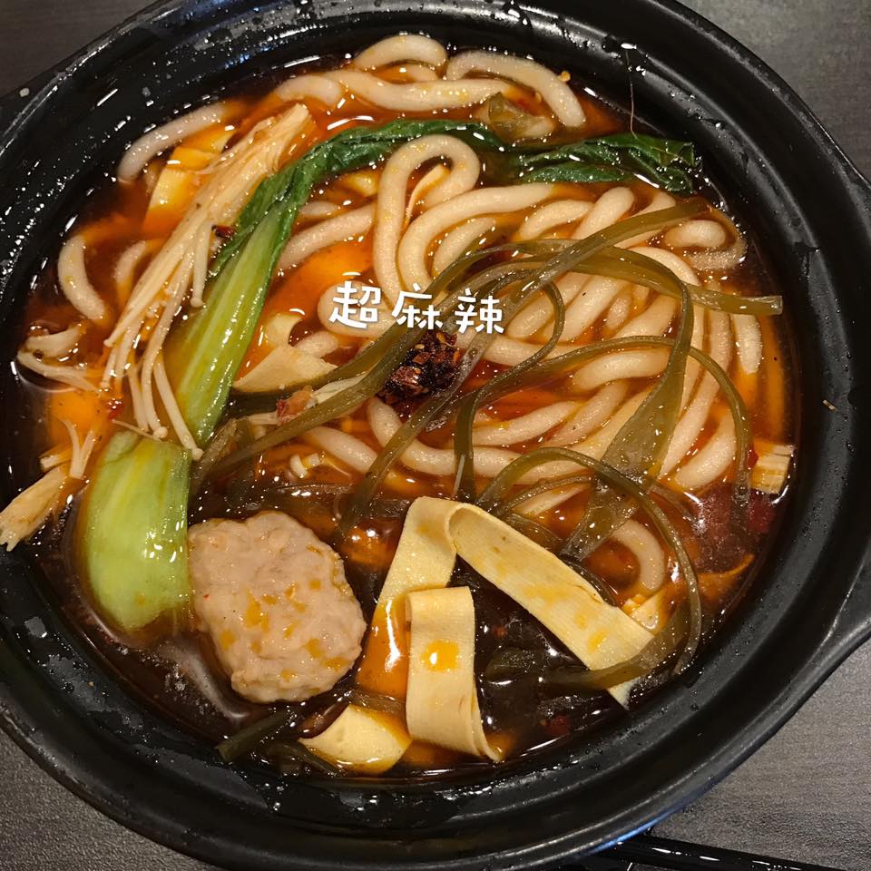 王靜砂鍋土豆粉 请大家继续支持王静砂锅土豆粉 欢迎批评 我们会不断改进 也谢谢体谅 我们更会做得更好 亲爱的家人们在家工作辛苦了 而我 替你们看演唱会 Facebook