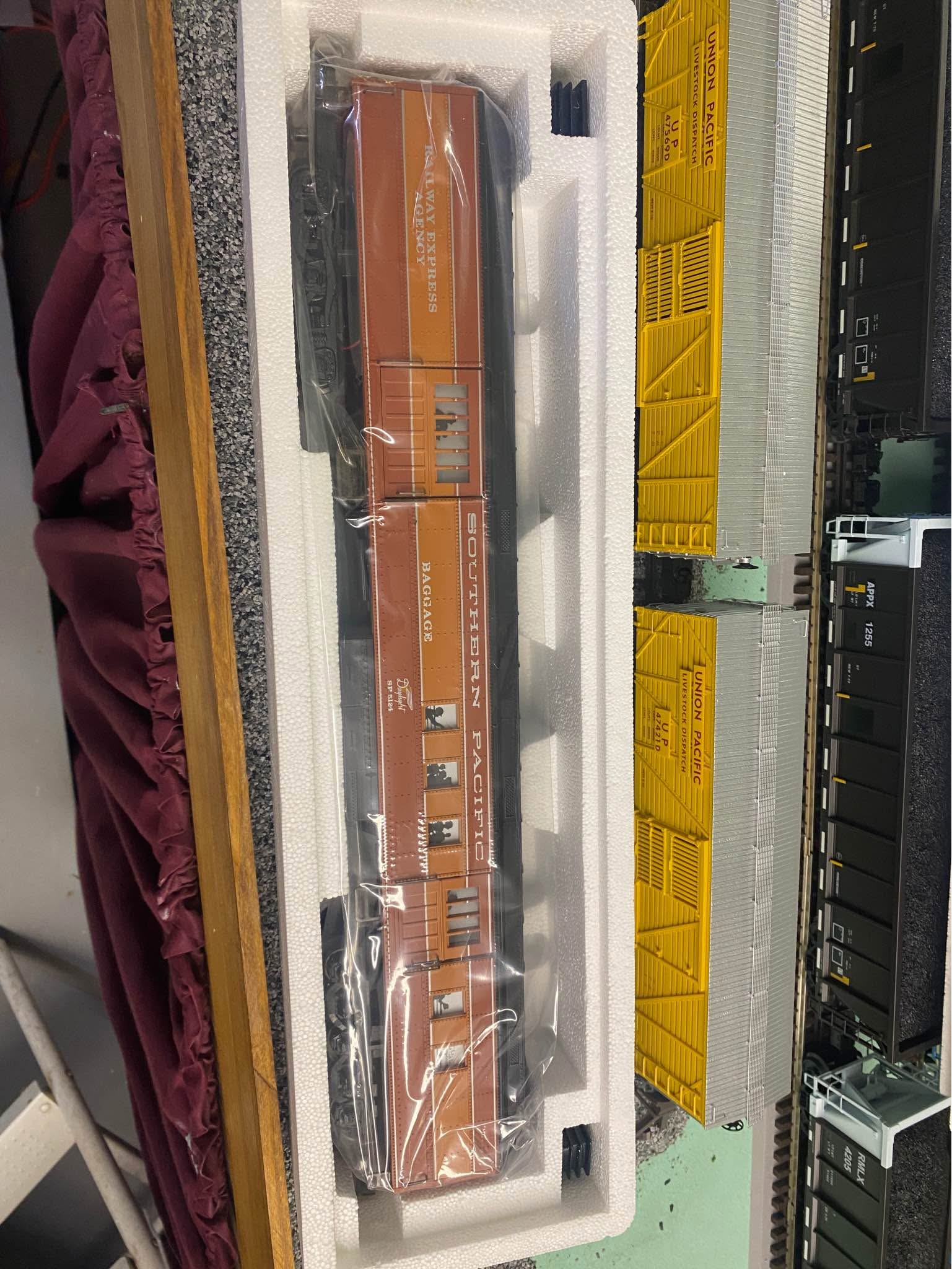 Set of 7 K line Southern Pacific passenger cars + mail boxcar