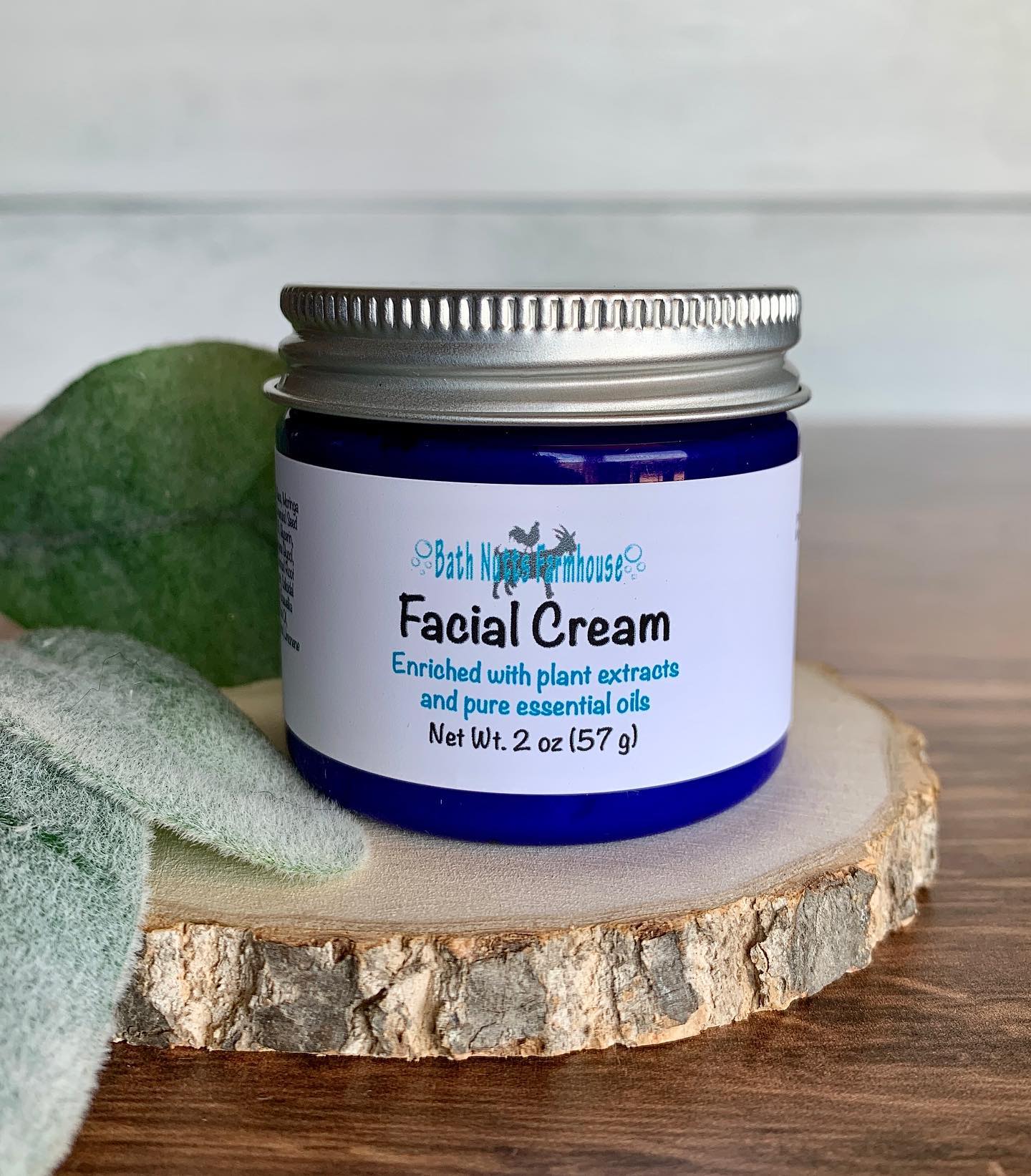 The Bonpoint face cream nourishes, hydrates and helps keep adults