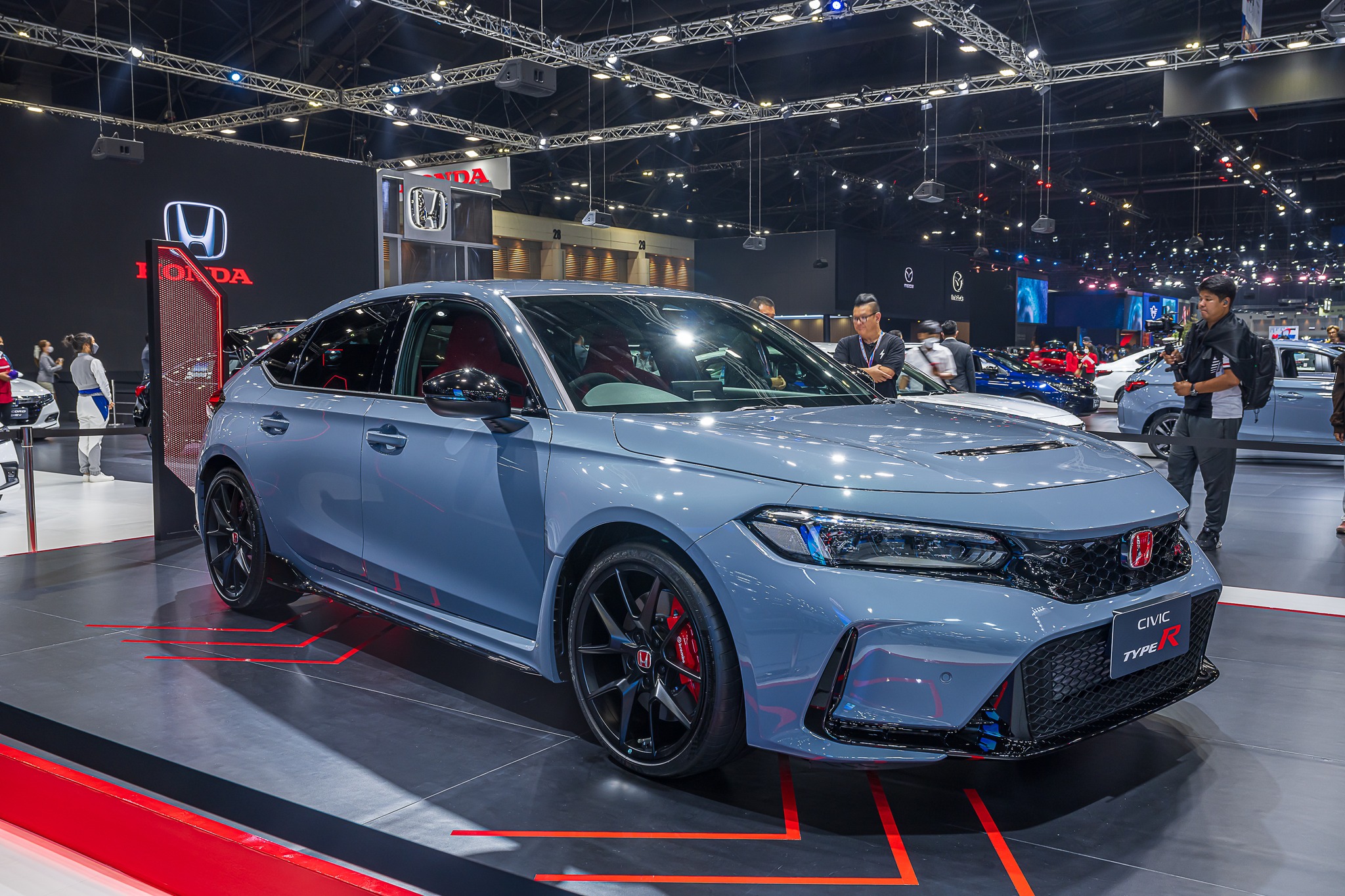 Honda - ตอนไปเดินดูรถ Civic FL5 Type R ยังไม่เห็นสเป็กรถมีรายละเอียด ...