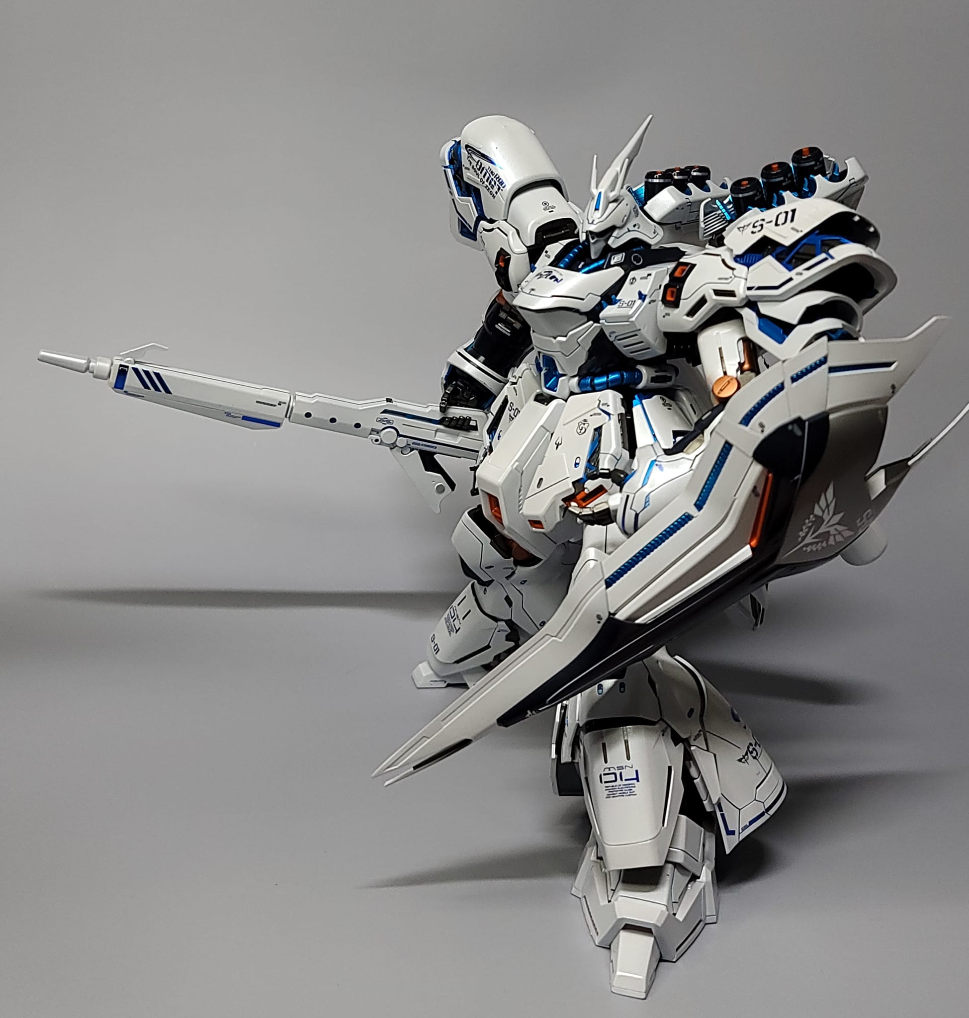 Office worker's MG Sazabi Ver. Ka gunpla paint project