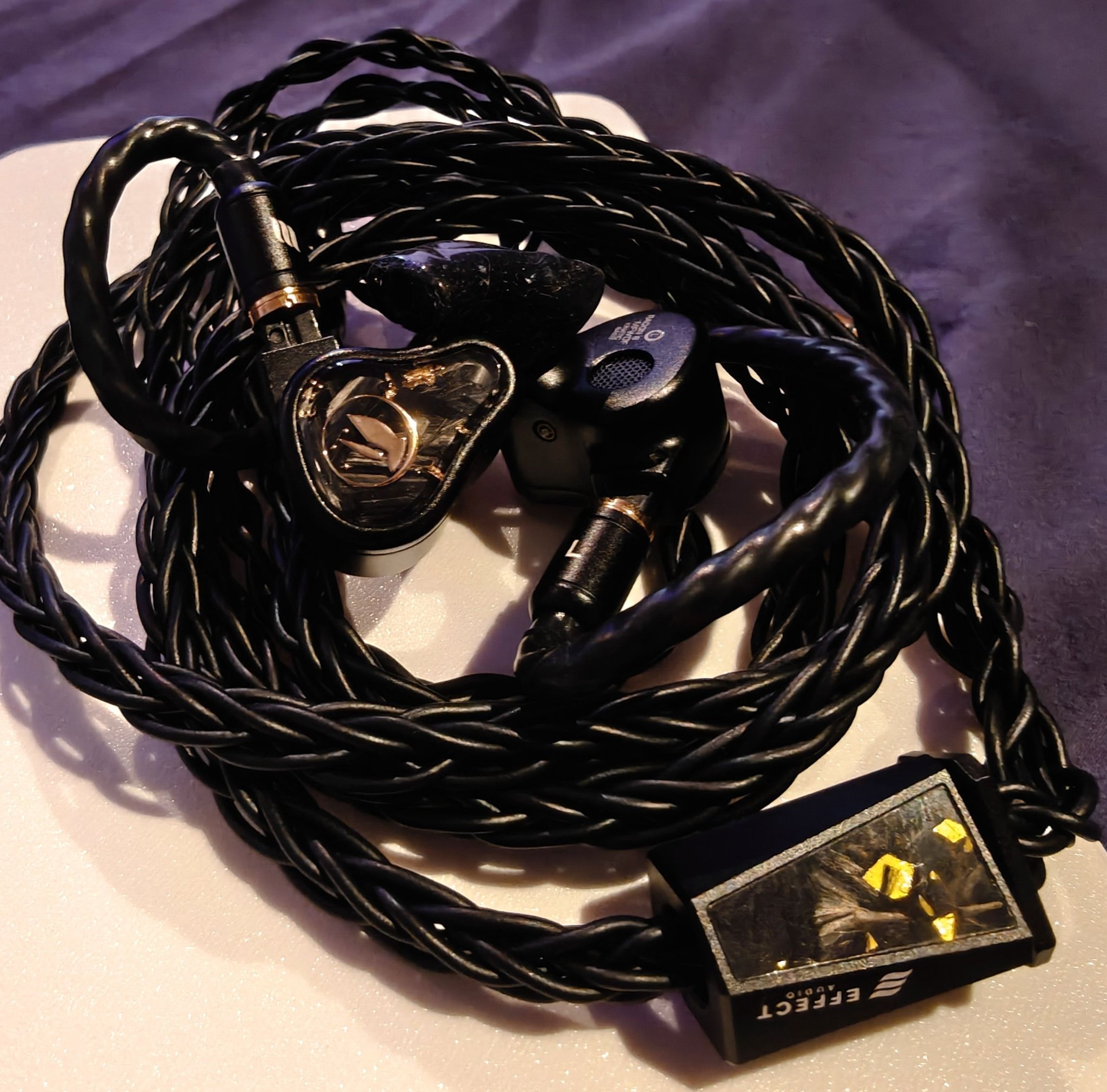 Some macro shots of the Brise Audio Bsep for IE900, such a