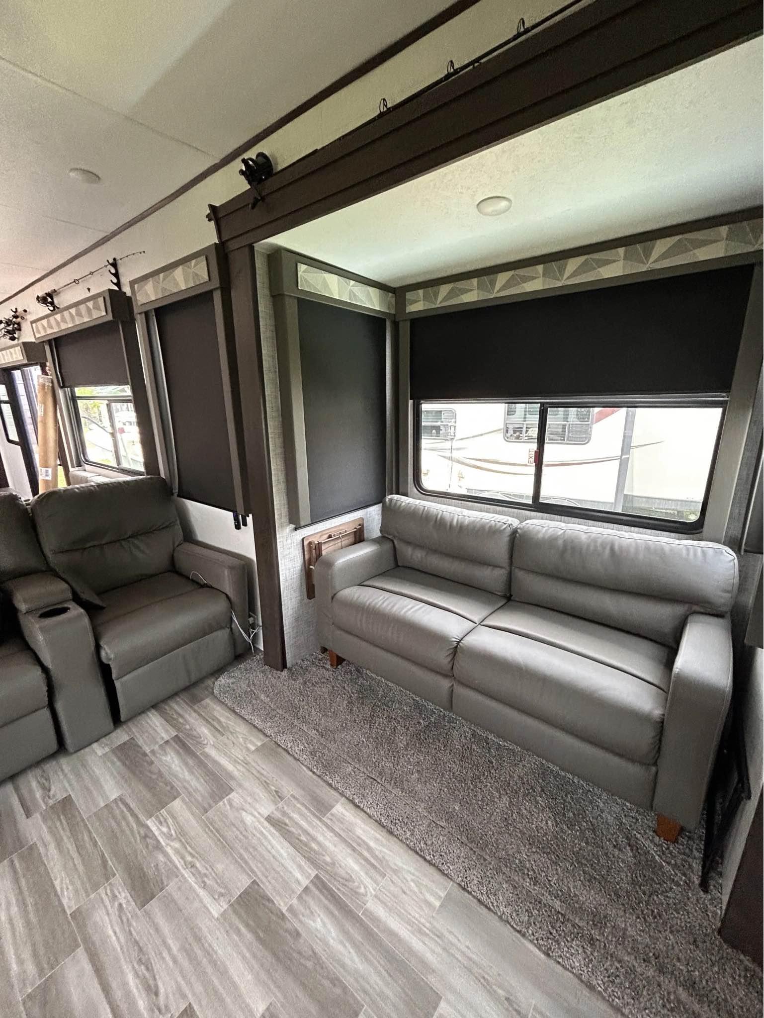 Forest River Wildwood Lodge 40’ 50k OBO golf cart included - Golf Carts ...