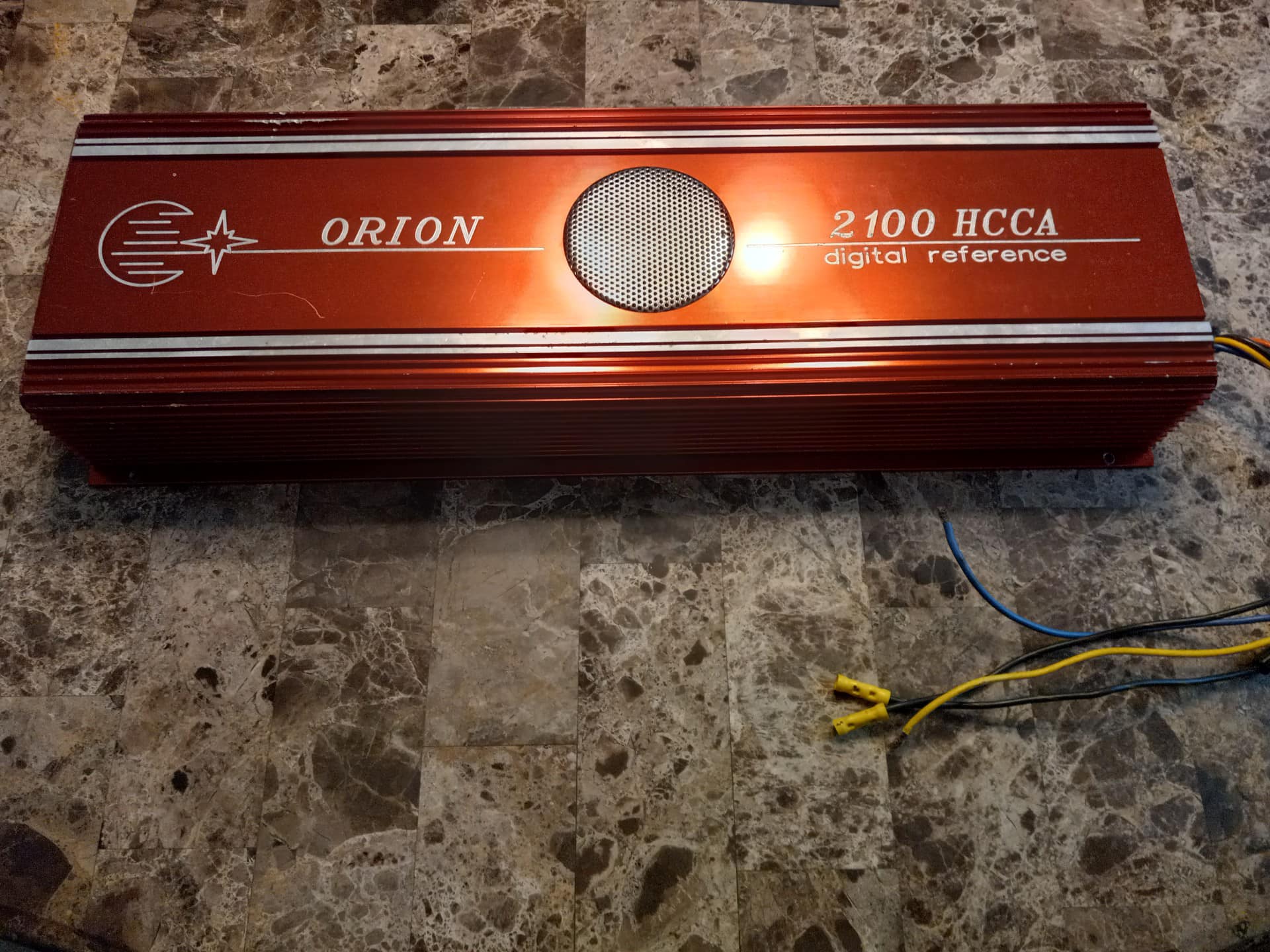 What is this unknown amp?