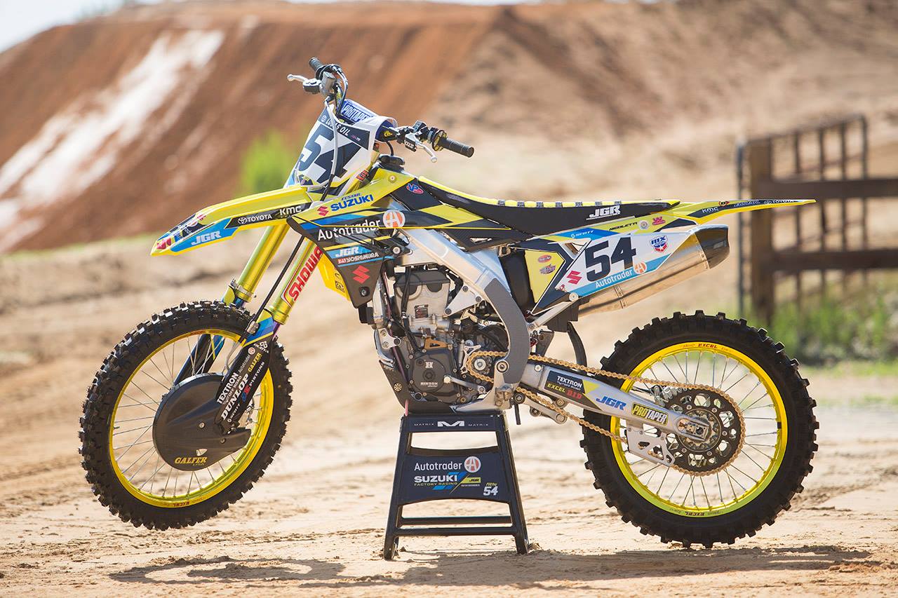 Sneak Peek: The 2016 Yoshimura Suzuki RM-Z450 of James Stewart