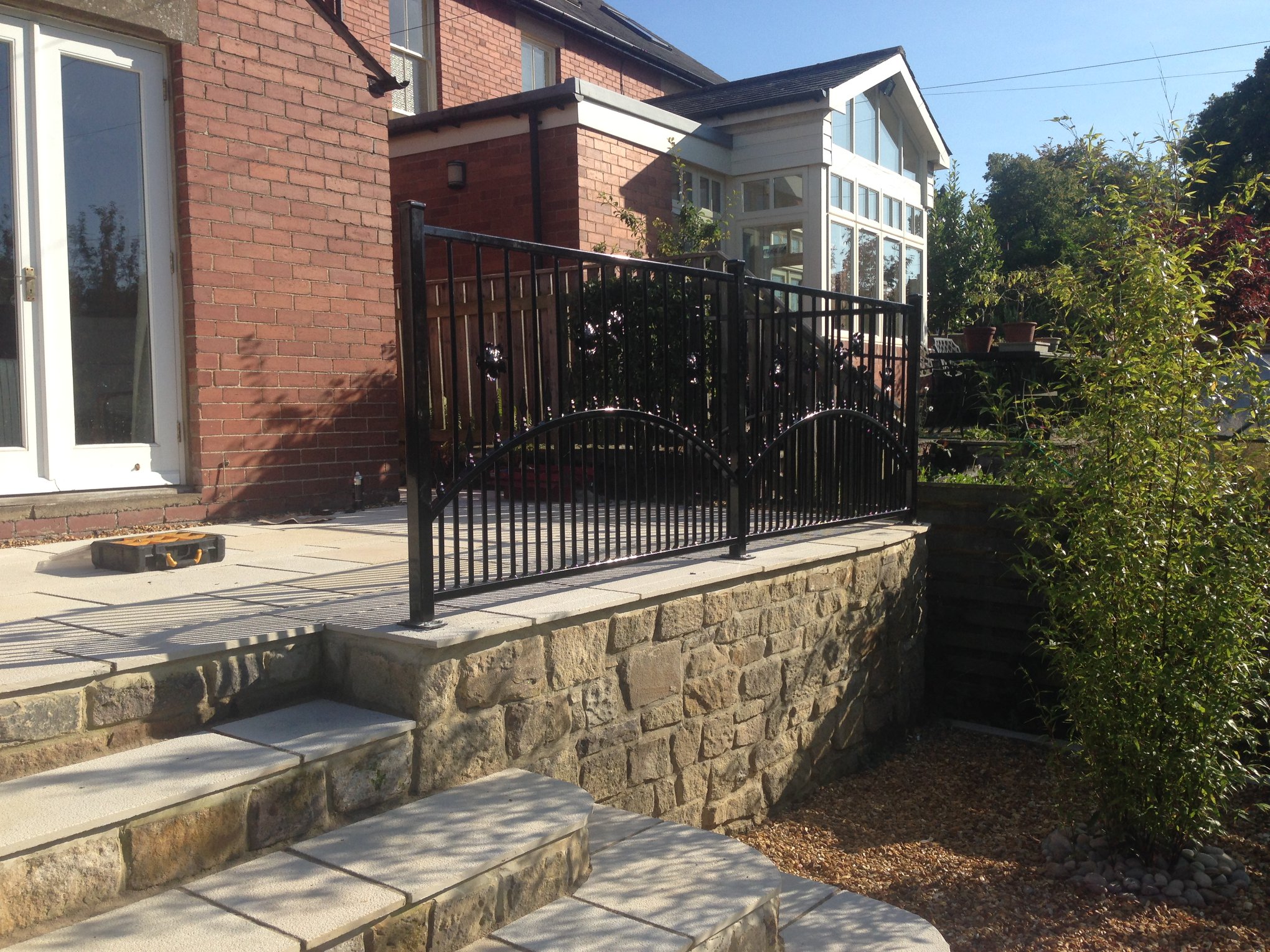 Flat top box section rails with internal arch & rail heads,with a leaf ...