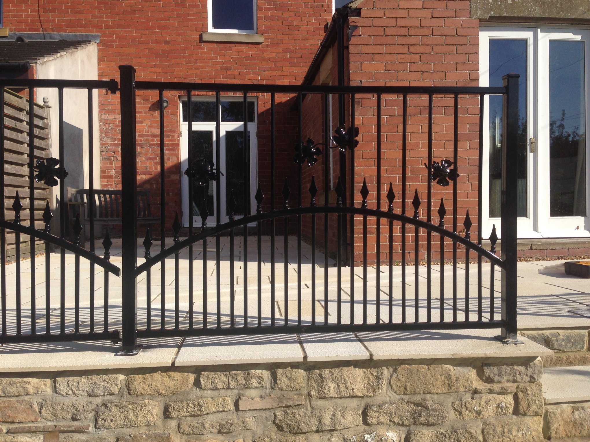 Flat top box section rails with internal arch & rail heads,with a leaf ...
