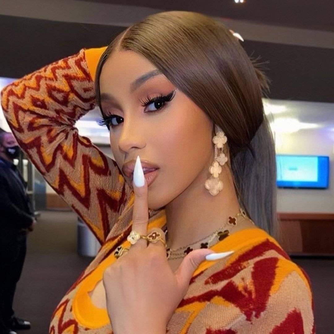 Cardi - The Queen Bacardi 💜 ️🌴💜💙🖤🖤💫🟡 super rapper super style super ...