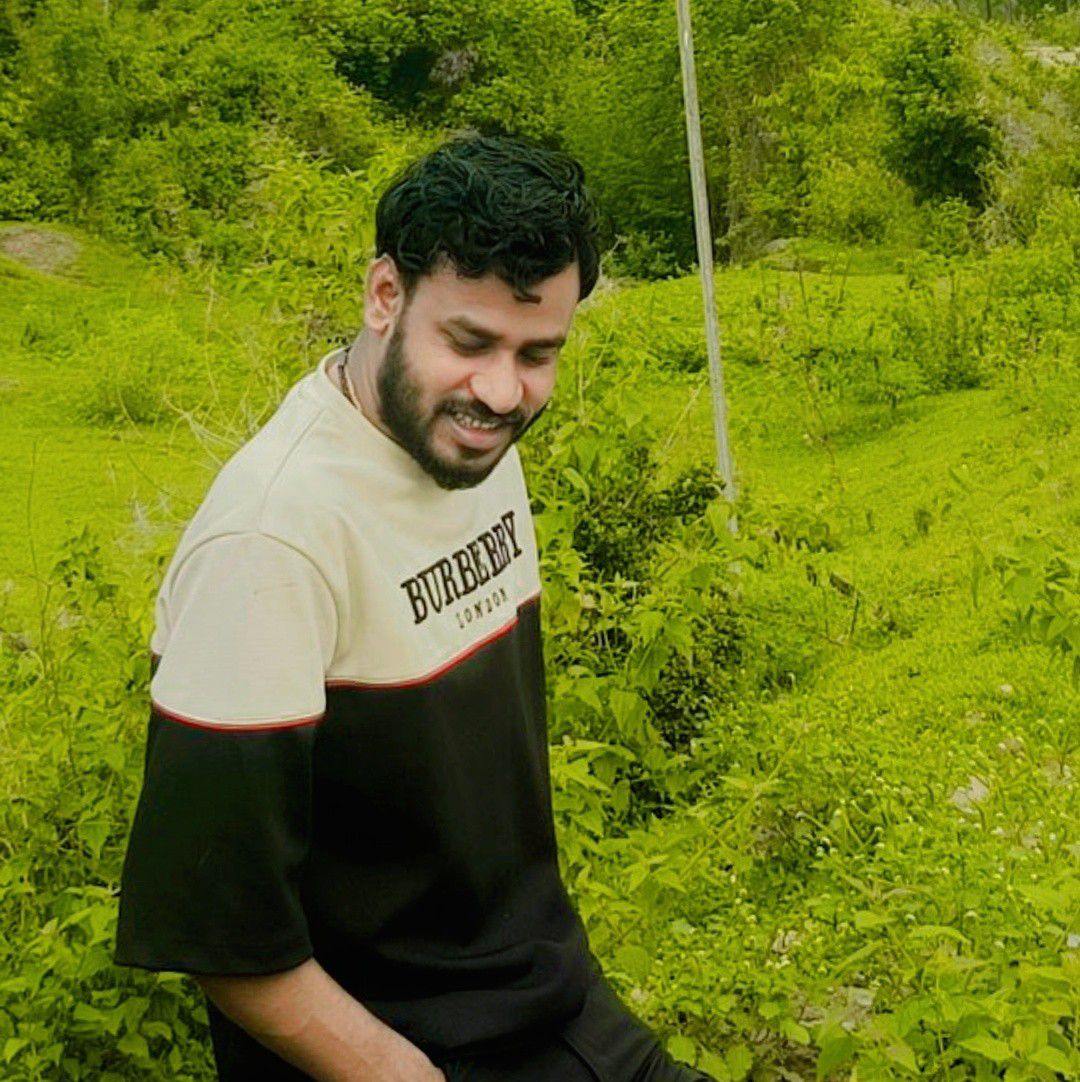 আপন ভাই দেখতে দেখতে কতো বড় হয়ে গেছি এখনো মা বাবা জন্য কিছু করতে ...