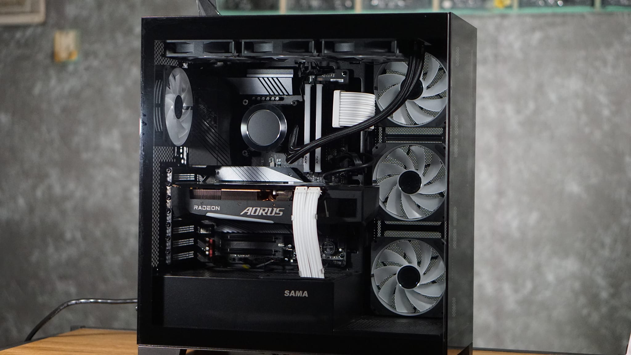 Avertech - เครื่องสวยสเป็คแรง มีจอ LCD... | Facebook