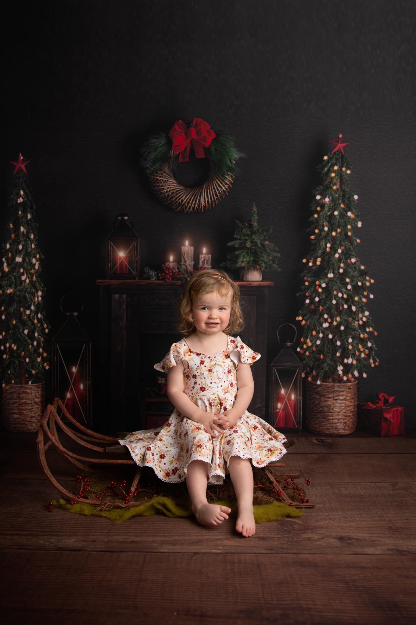 Christmas dress ideas for outdoor photoshoot with daughter
