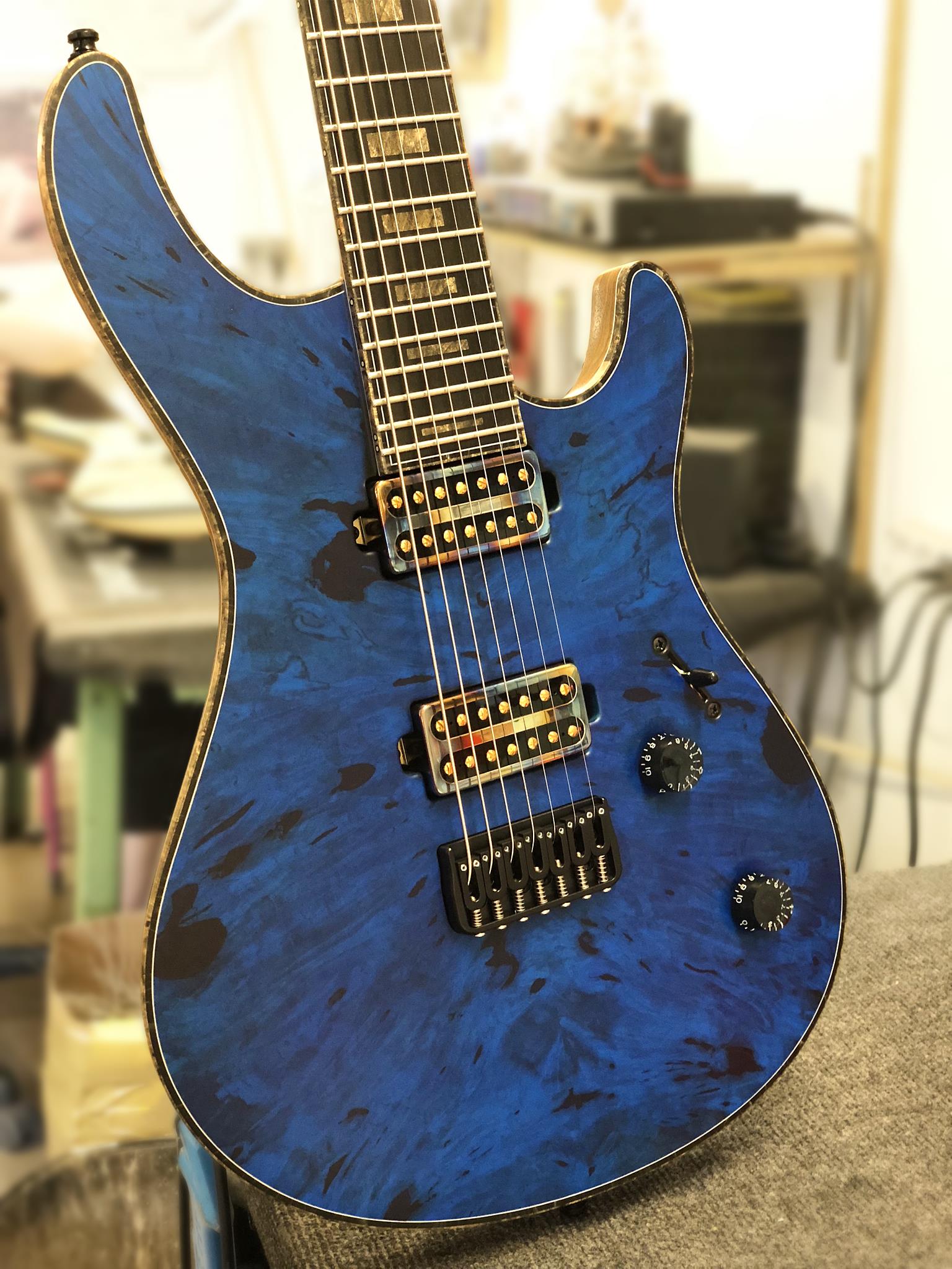 Mayones - Mayones Regius 7 Custom Shop | Buckeye Burl top | Trans Blue ...